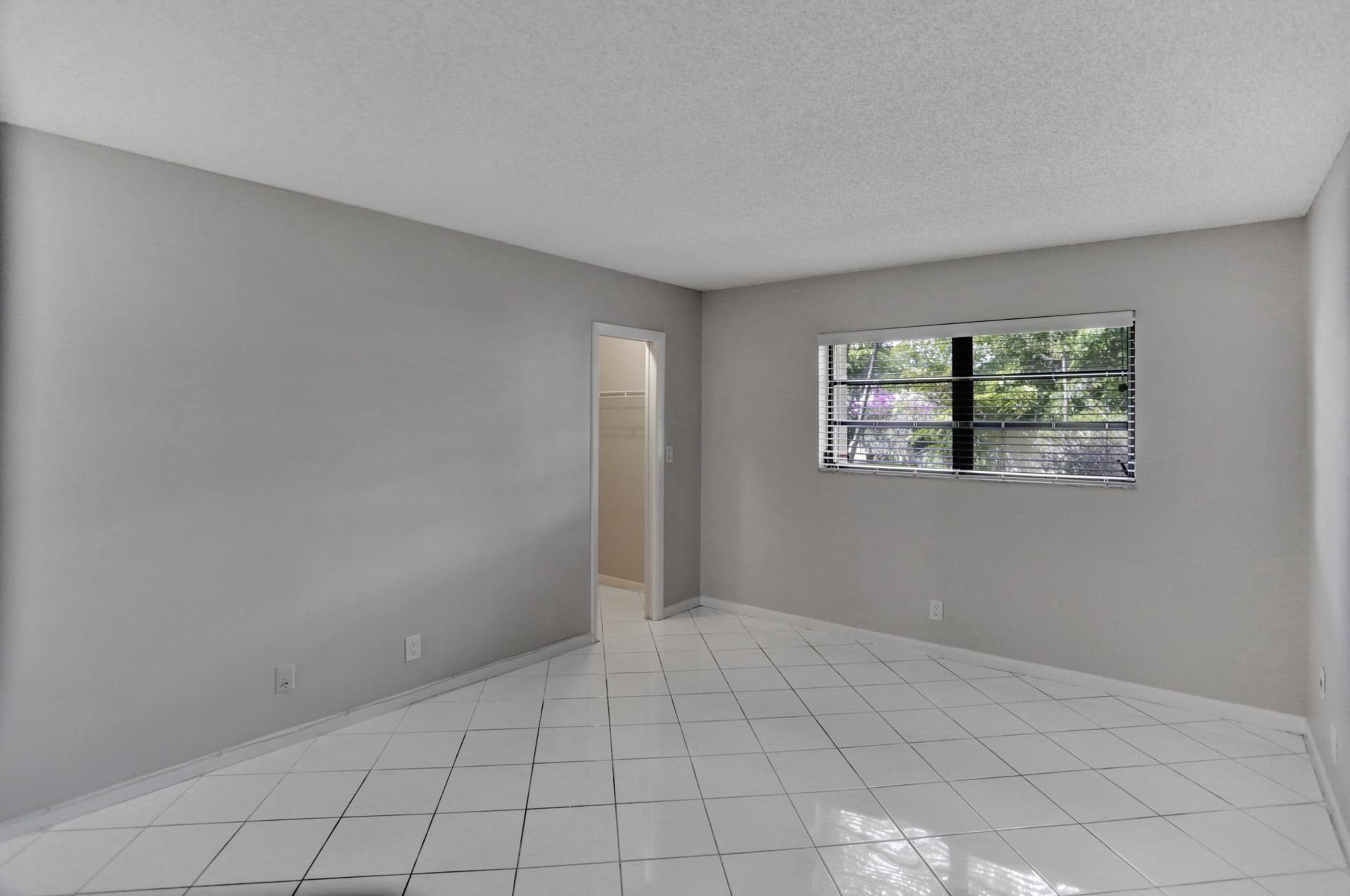 1821 NE 40th Court 307