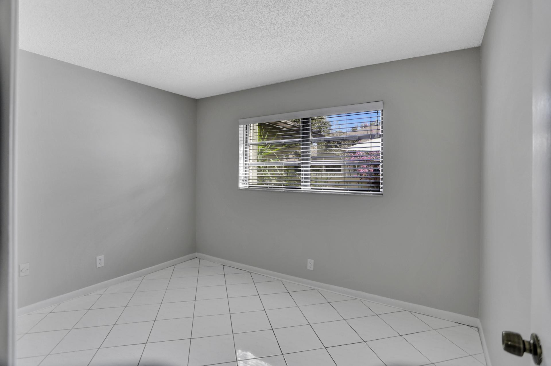 1821 NE 40th Court 307