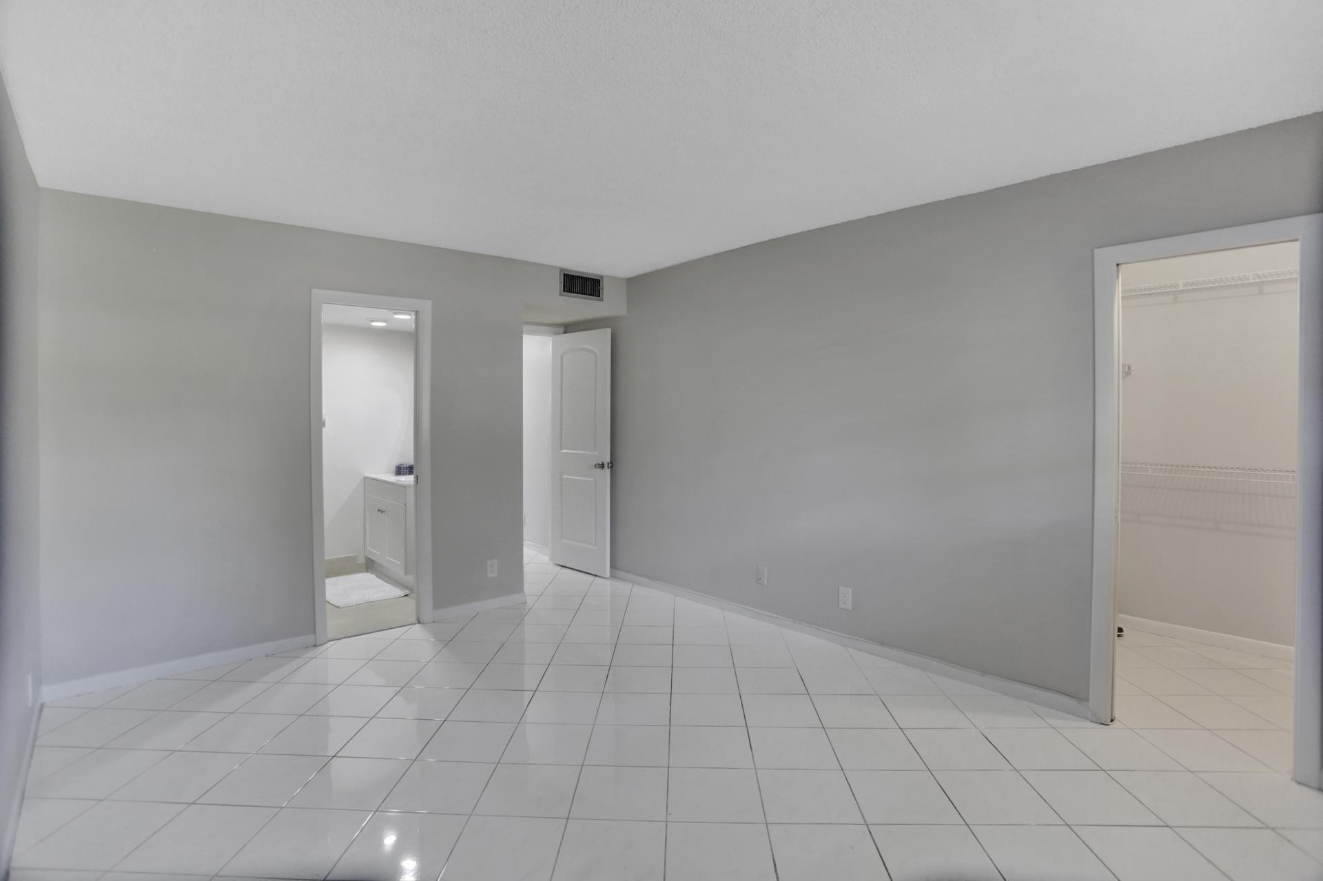 1821 NE 40th Court 307