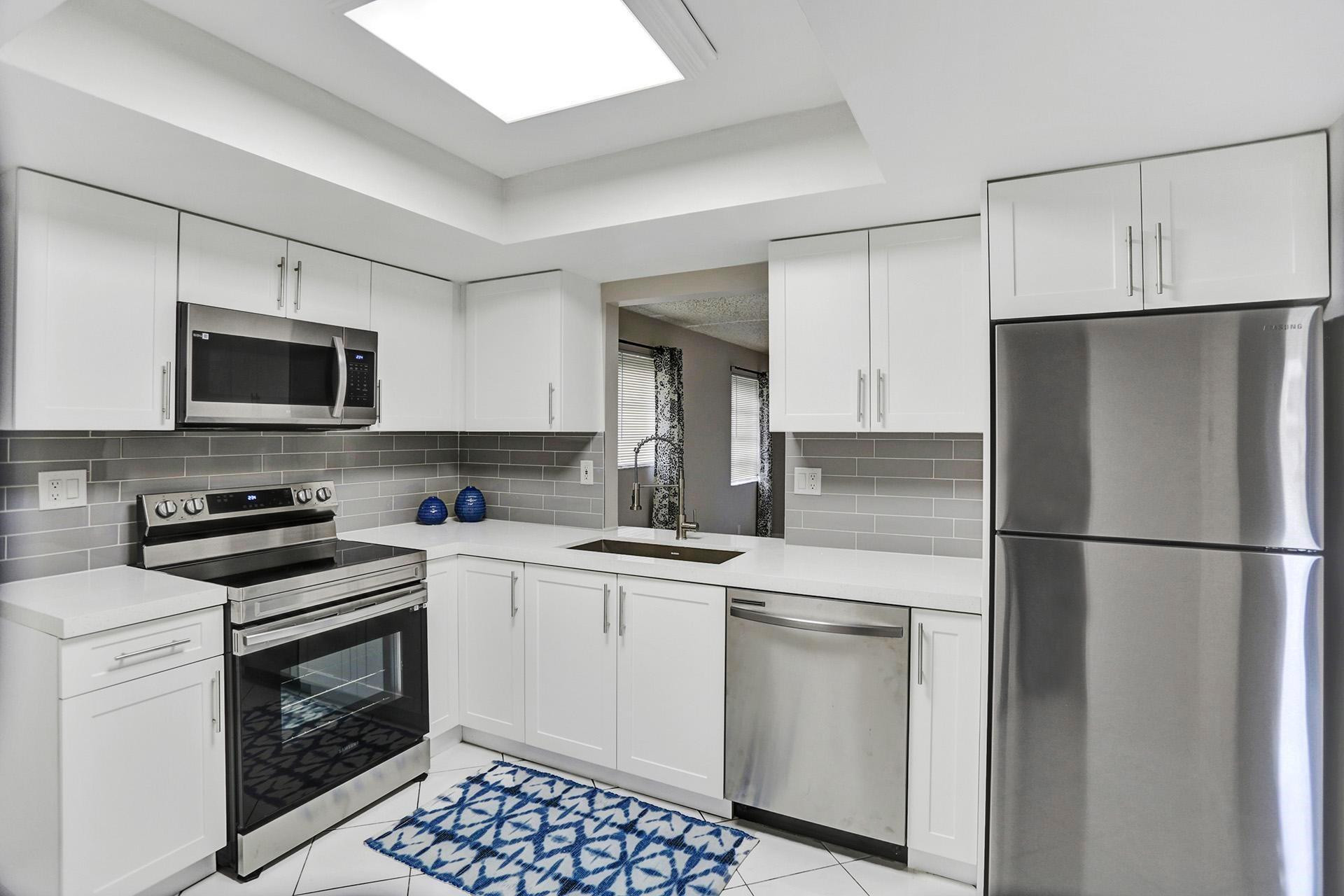 1821 NE 40th Court 307