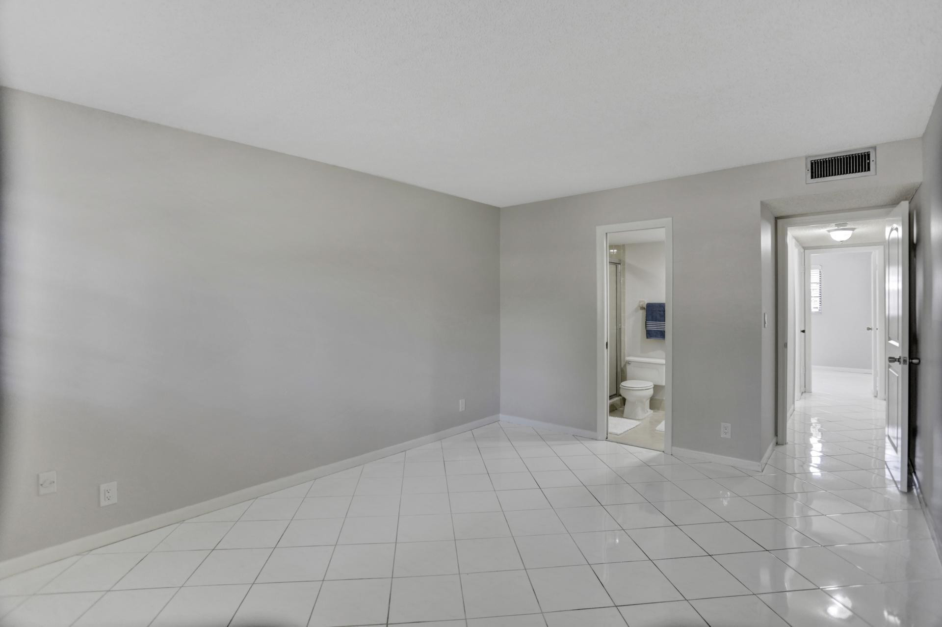 1821 NE 40th Court 307