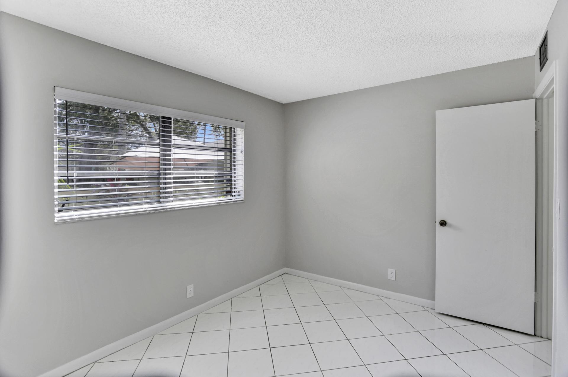 1821 NE 40th Court 307