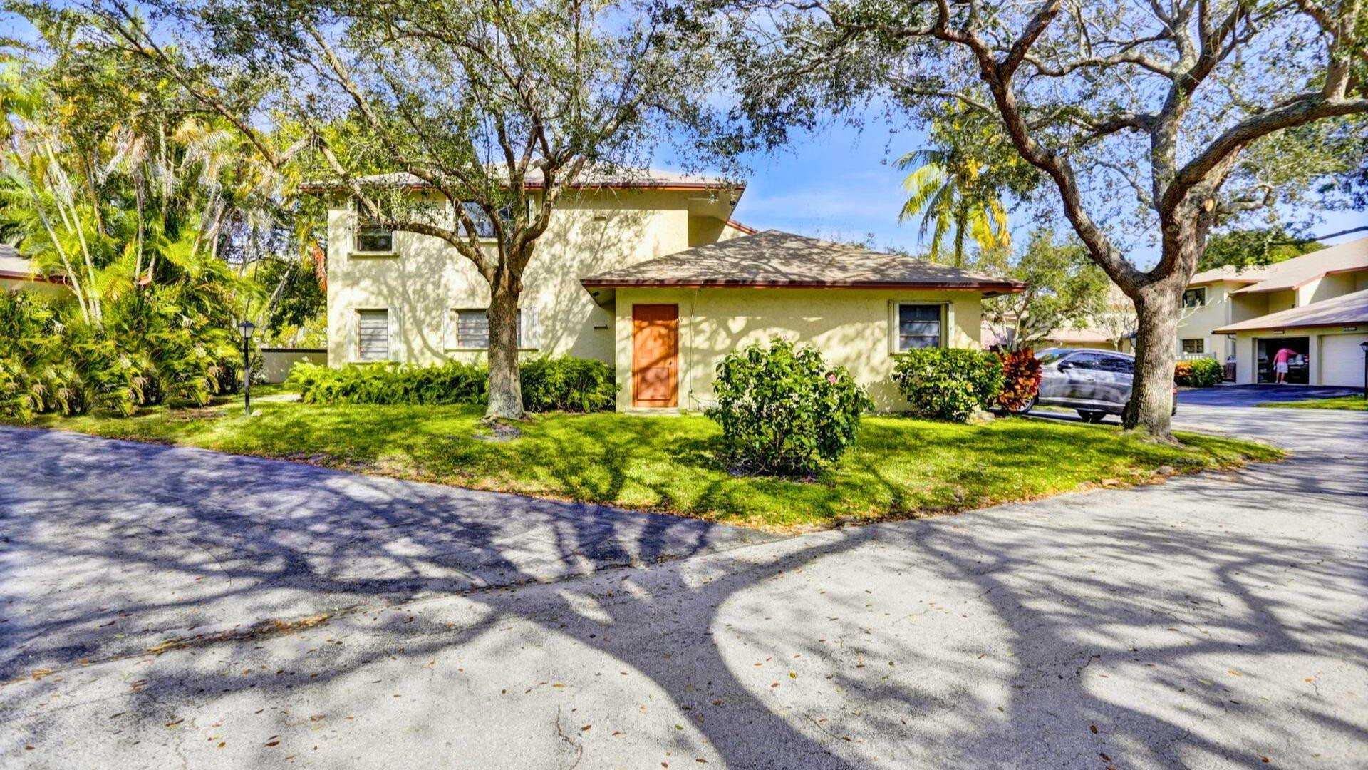 1821 NE 40th Court 307