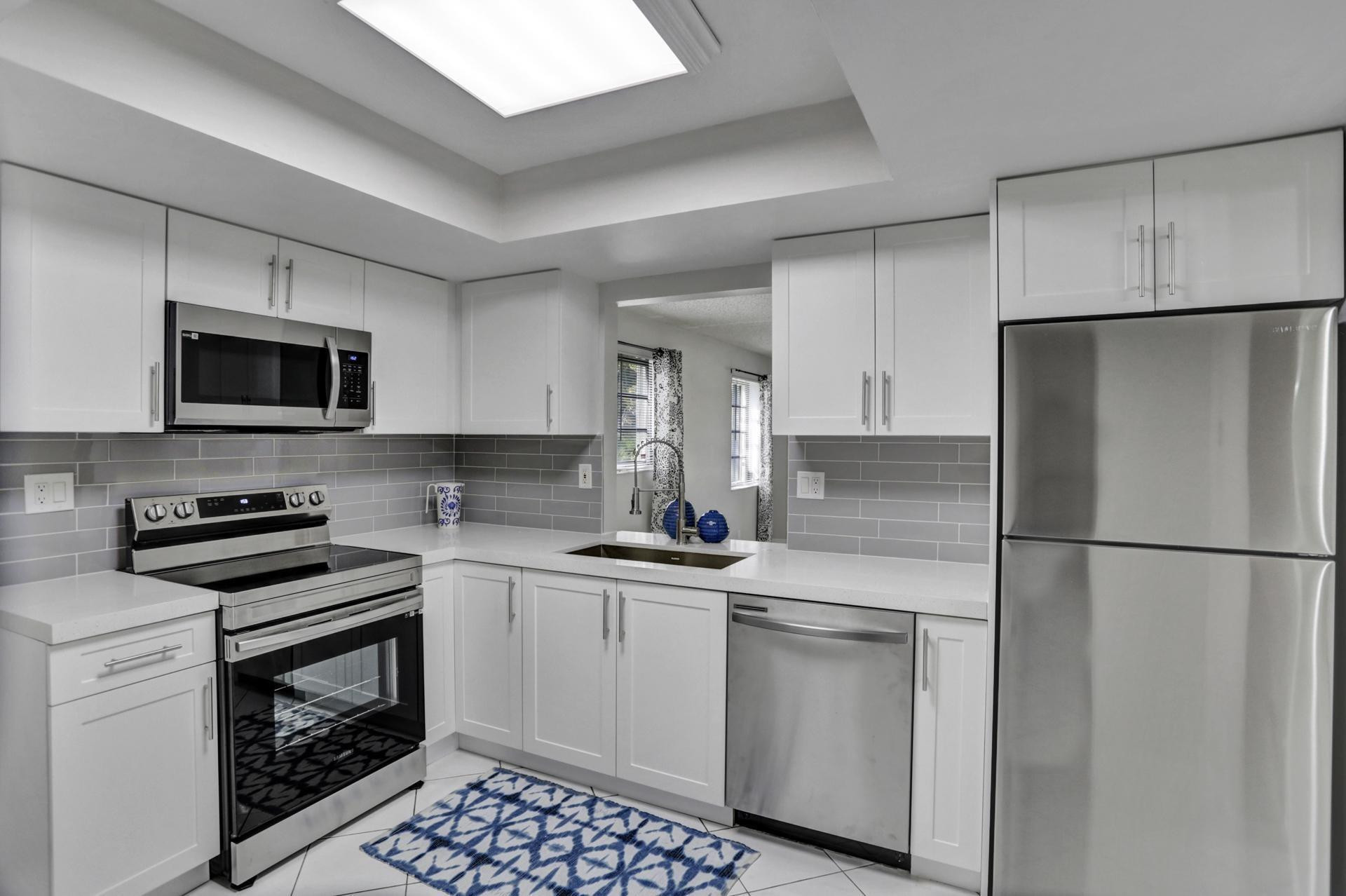 1821 NE 40th Court 307