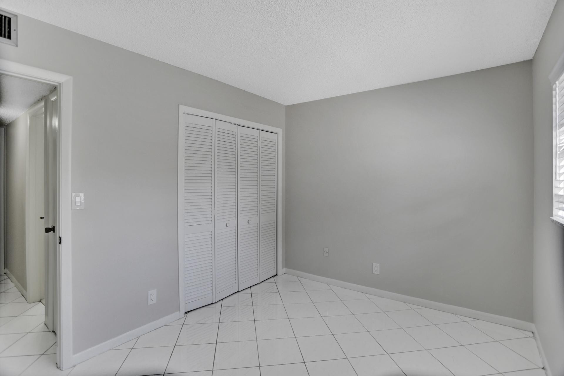 1821 NE 40th Court 307