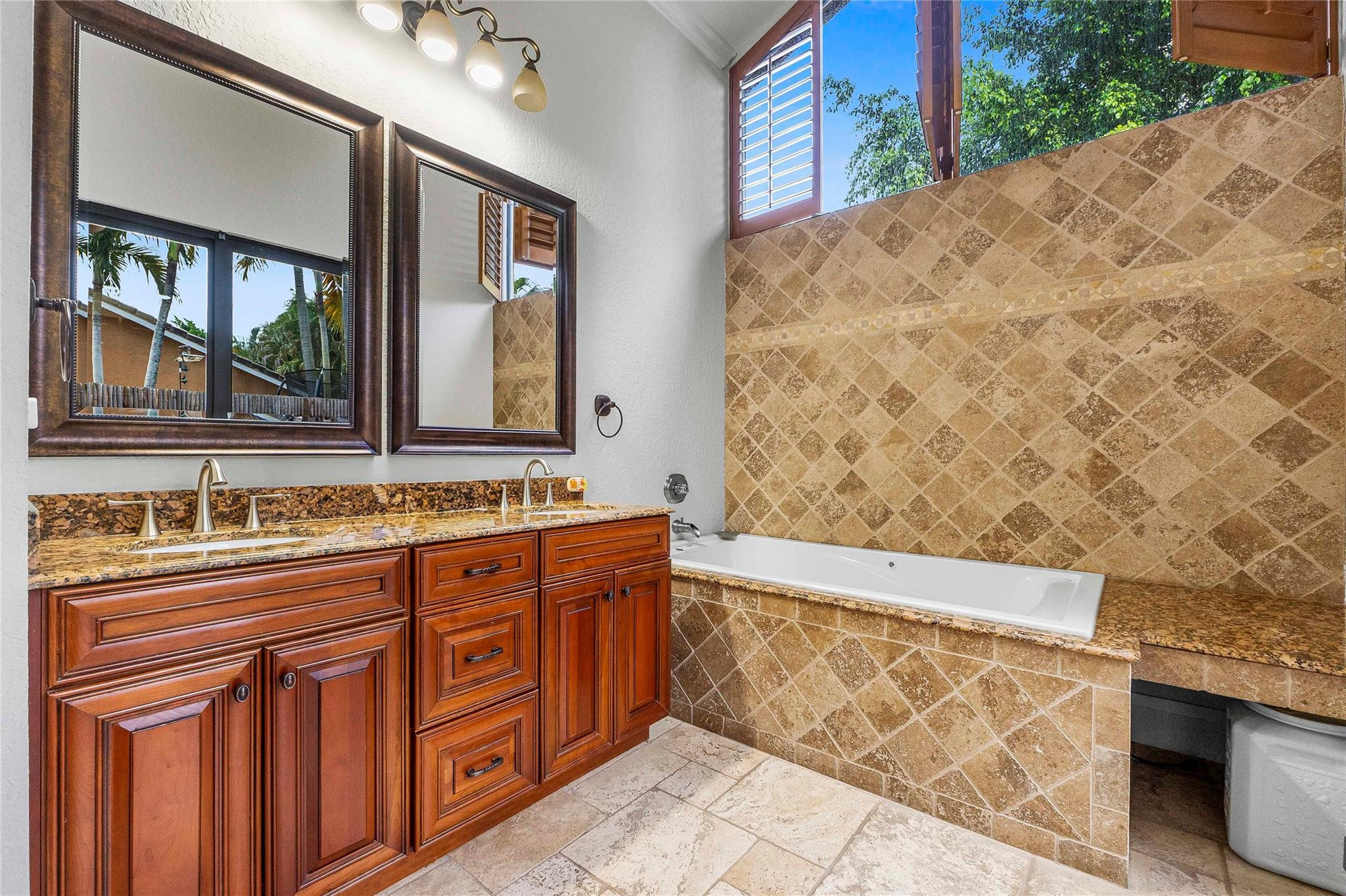 427 NW 112th Avenue