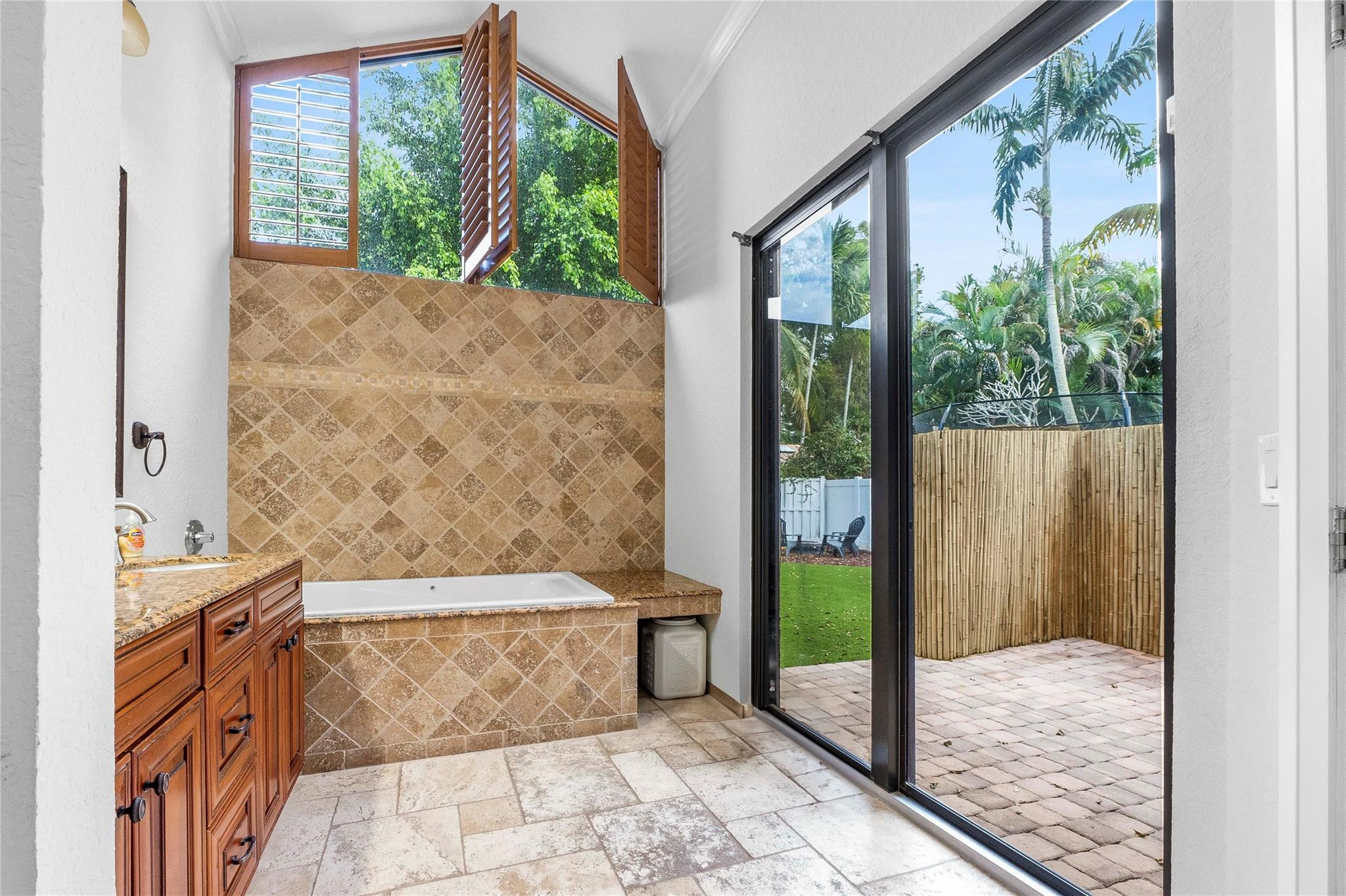 427 NW 112th Avenue