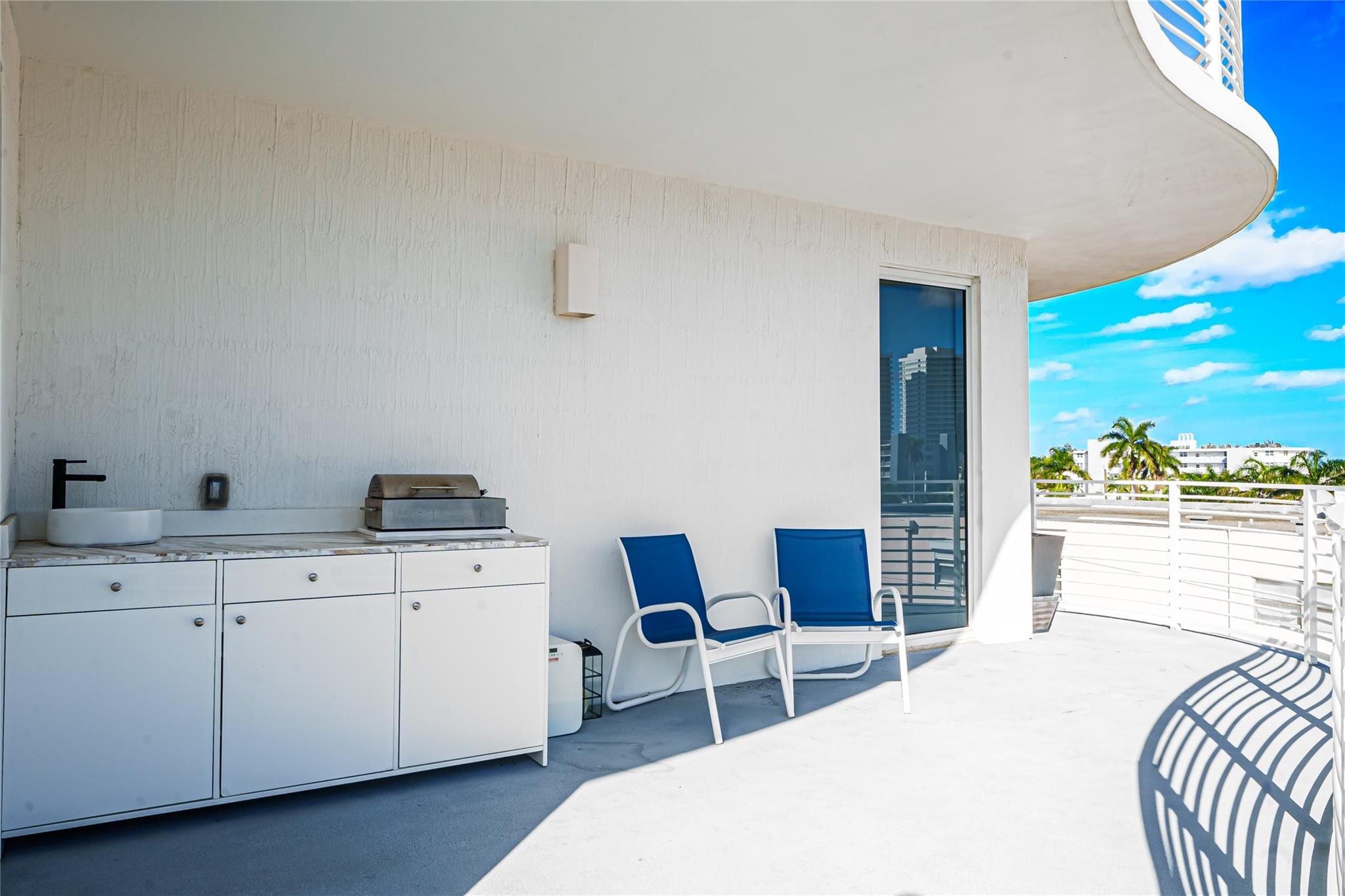 612 Bayshore Drive 402