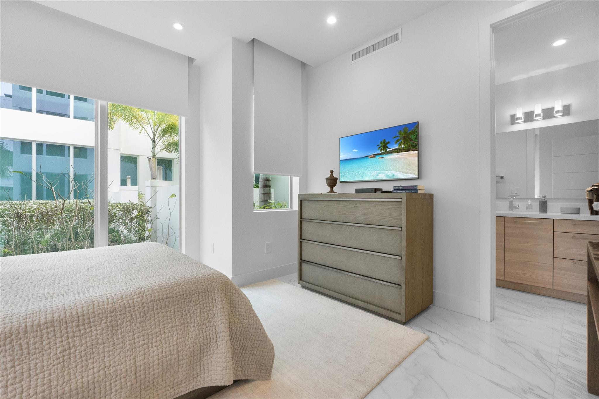 246 Garden Court 246, Lauderdale-By-The-Sea Unit: 246