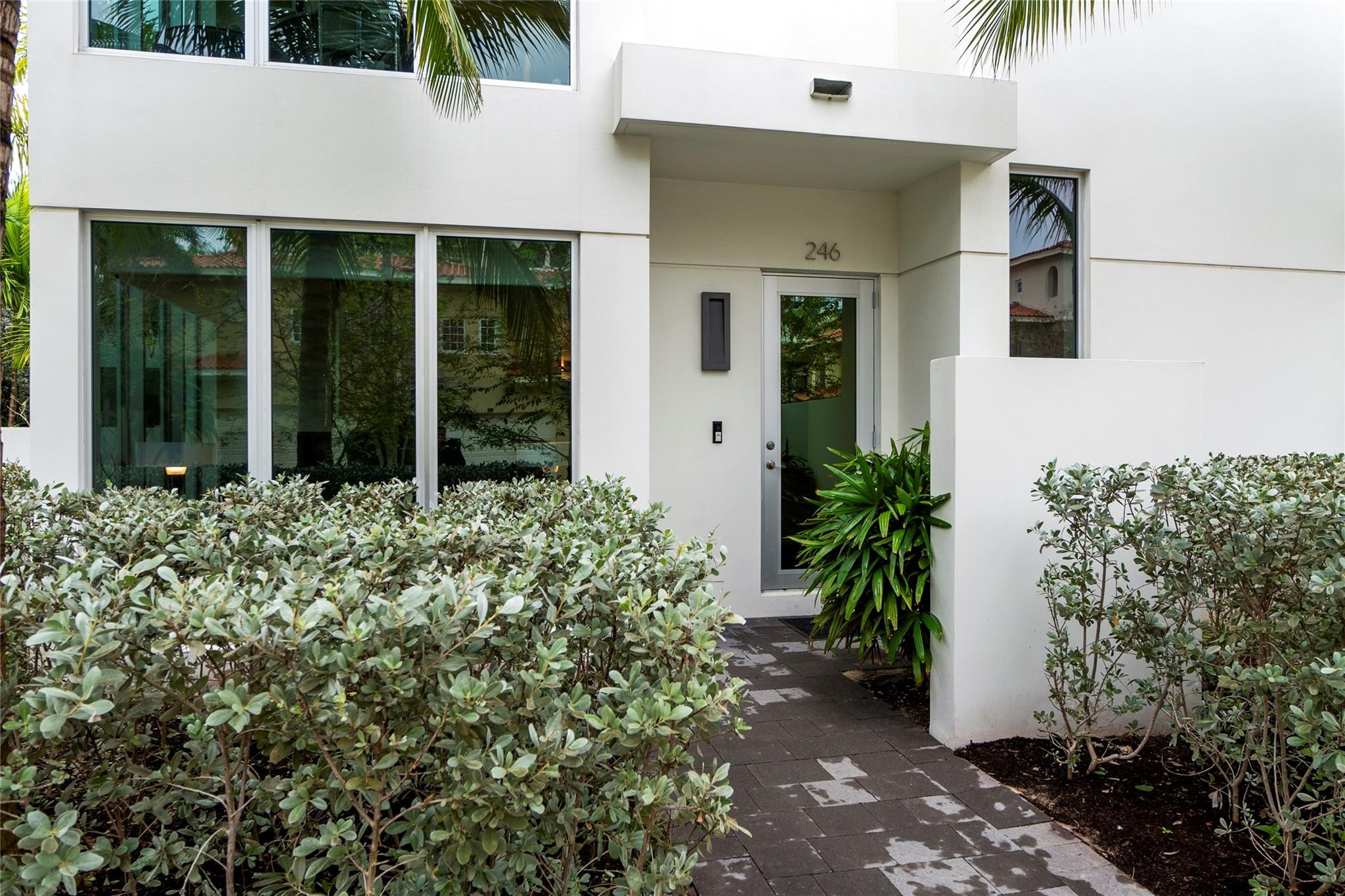 246 Garden Court 246, Lauderdale-By-The-Sea Unit: 246