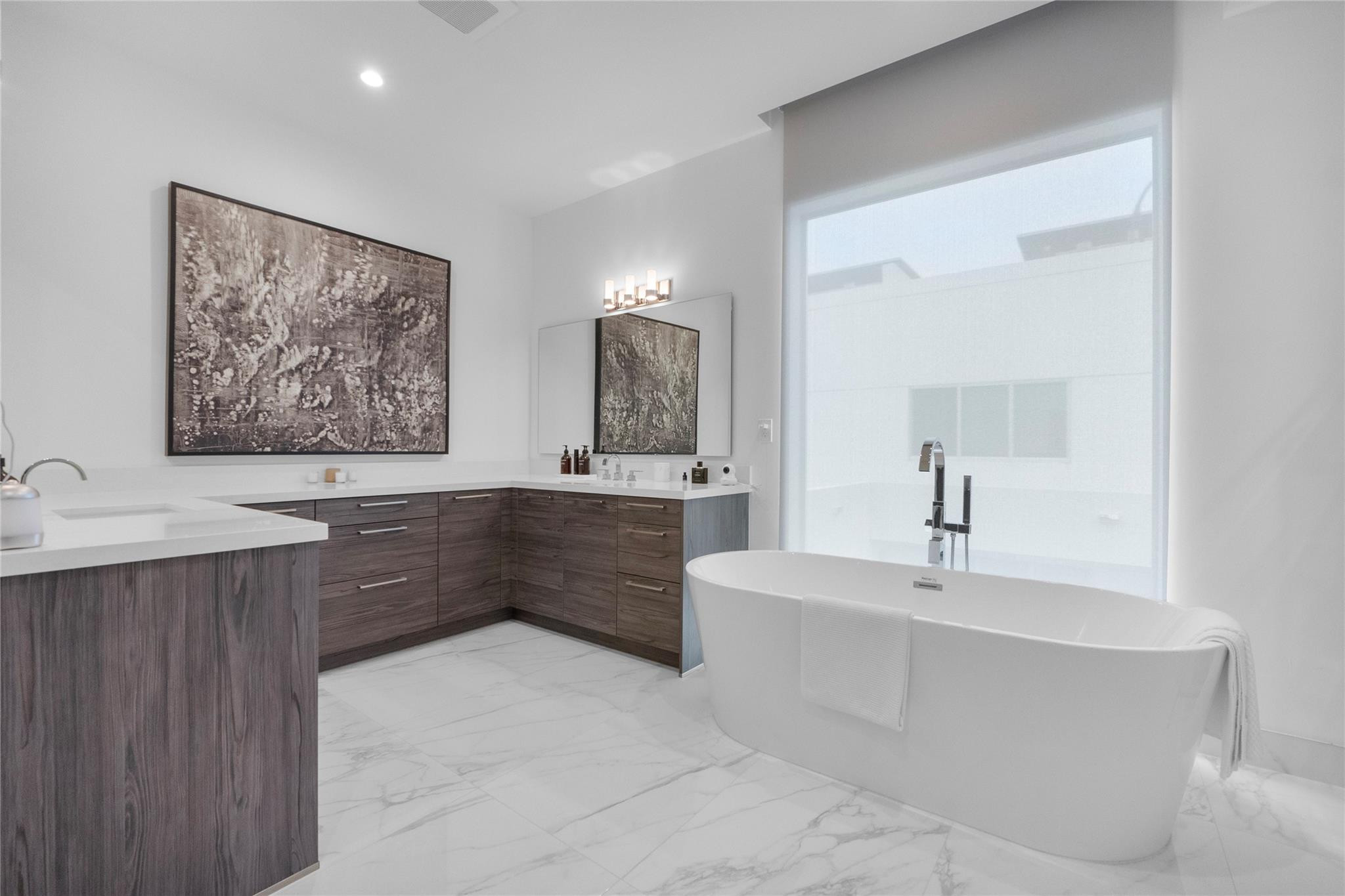 246 Garden Court 246, Lauderdale-By-The-Sea Unit: 246