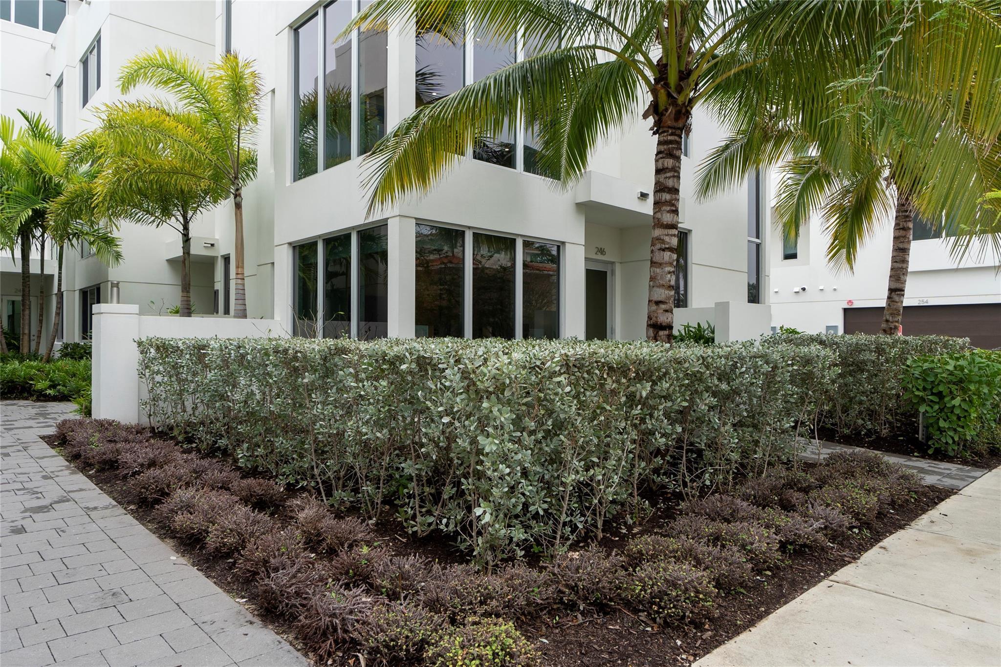 246 Garden Court 246, Lauderdale-By-The-Sea Unit: 246