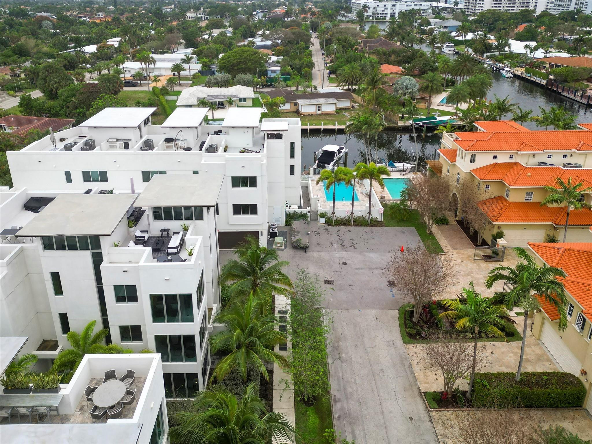 246 Garden Court 246, Lauderdale-By-The-Sea Unit: 246