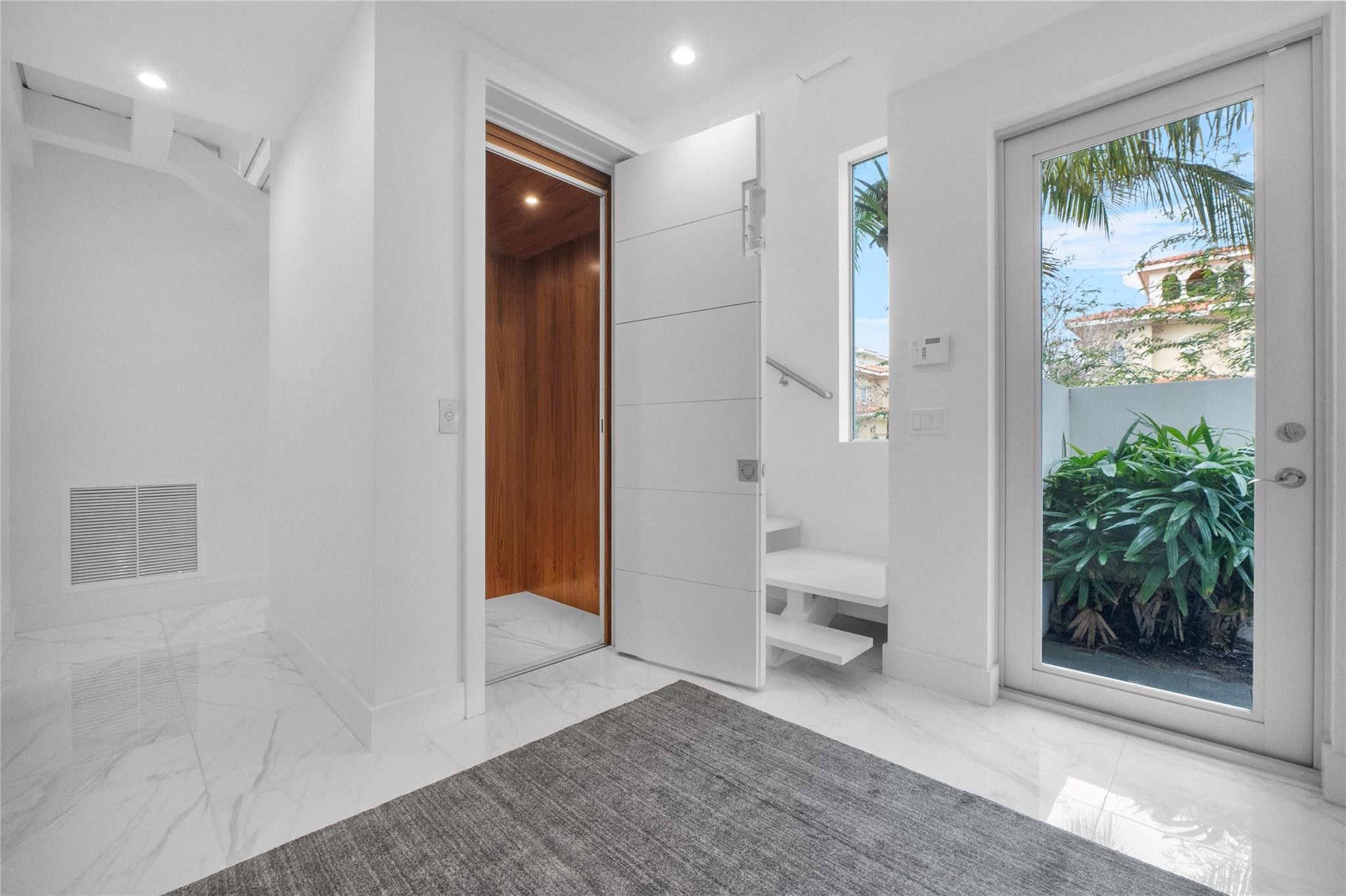 246 Garden Court 246, Lauderdale-By-The-Sea Unit: 246