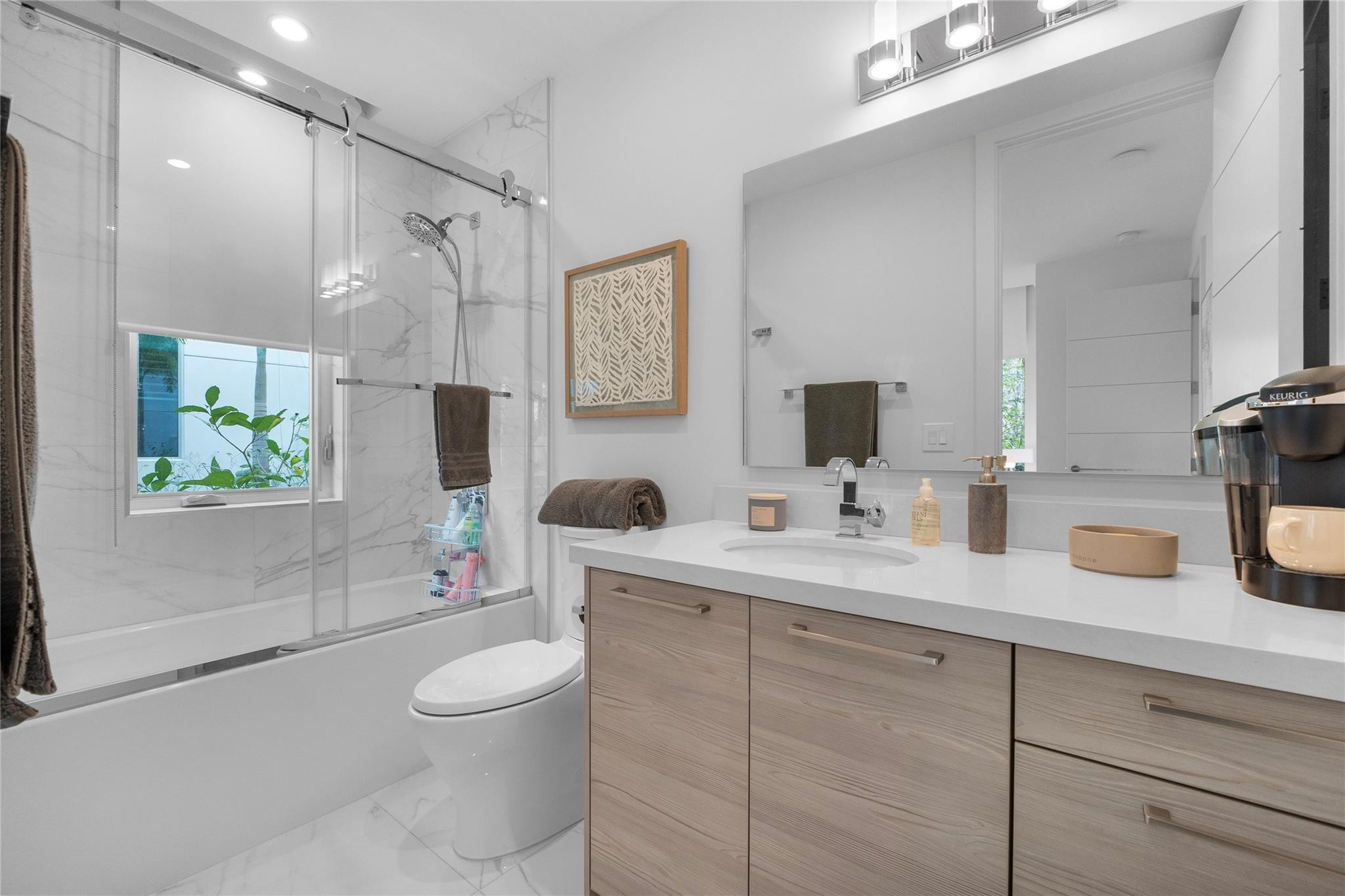 246 Garden Court 246, Lauderdale-By-The-Sea Unit: 246