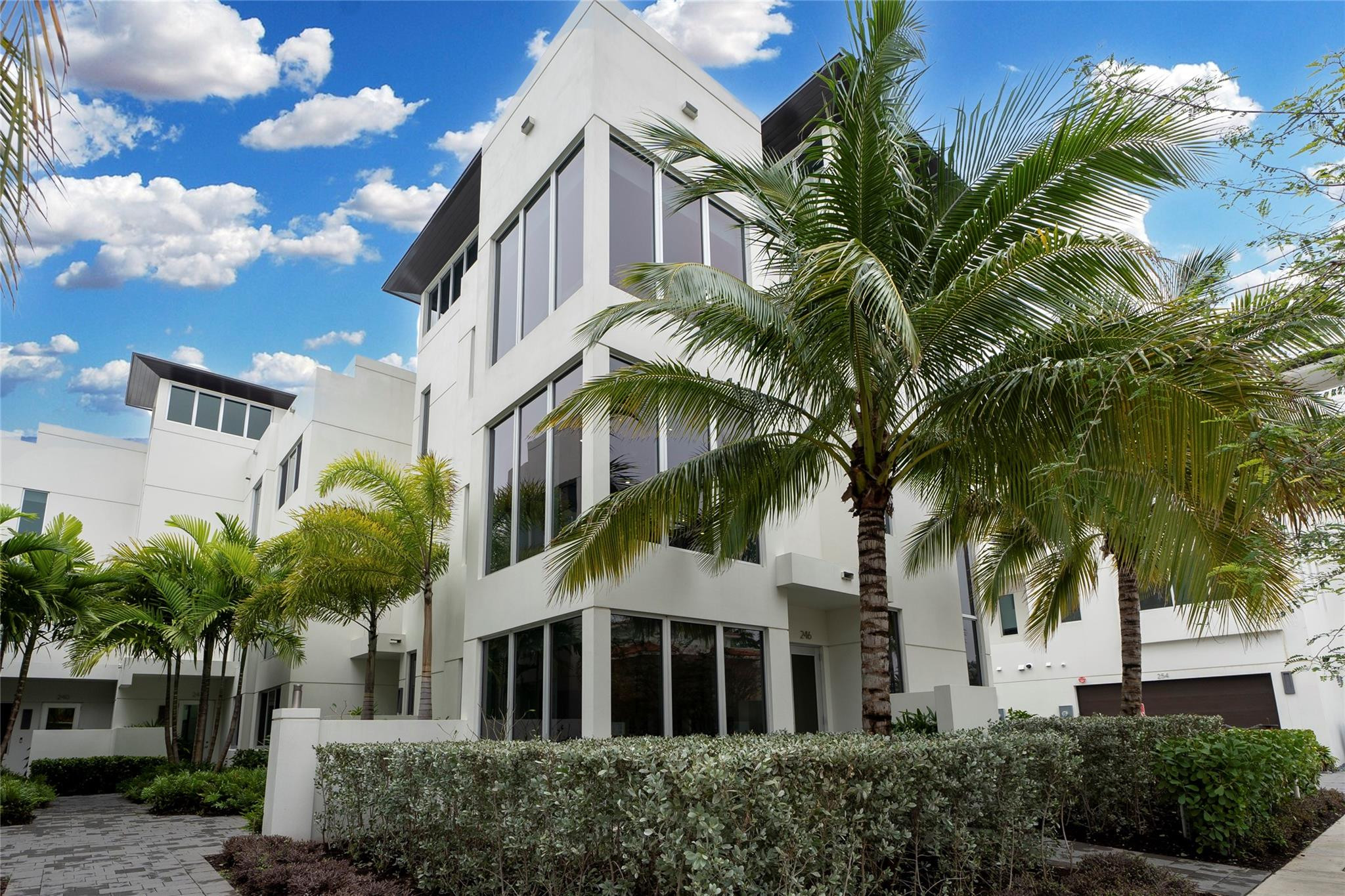 246 Garden Court 246, Lauderdale-By-The-Sea Unit: 246