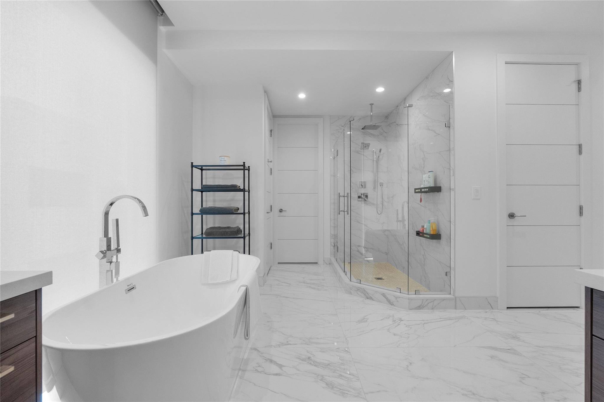 246 Garden Court 246, Lauderdale-By-The-Sea Unit: 246