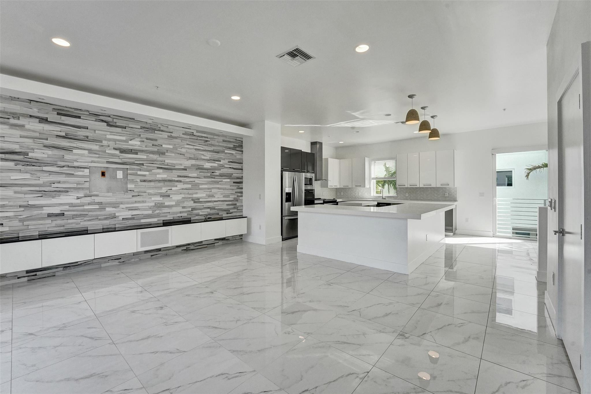 1359 N Ocean Boulevard