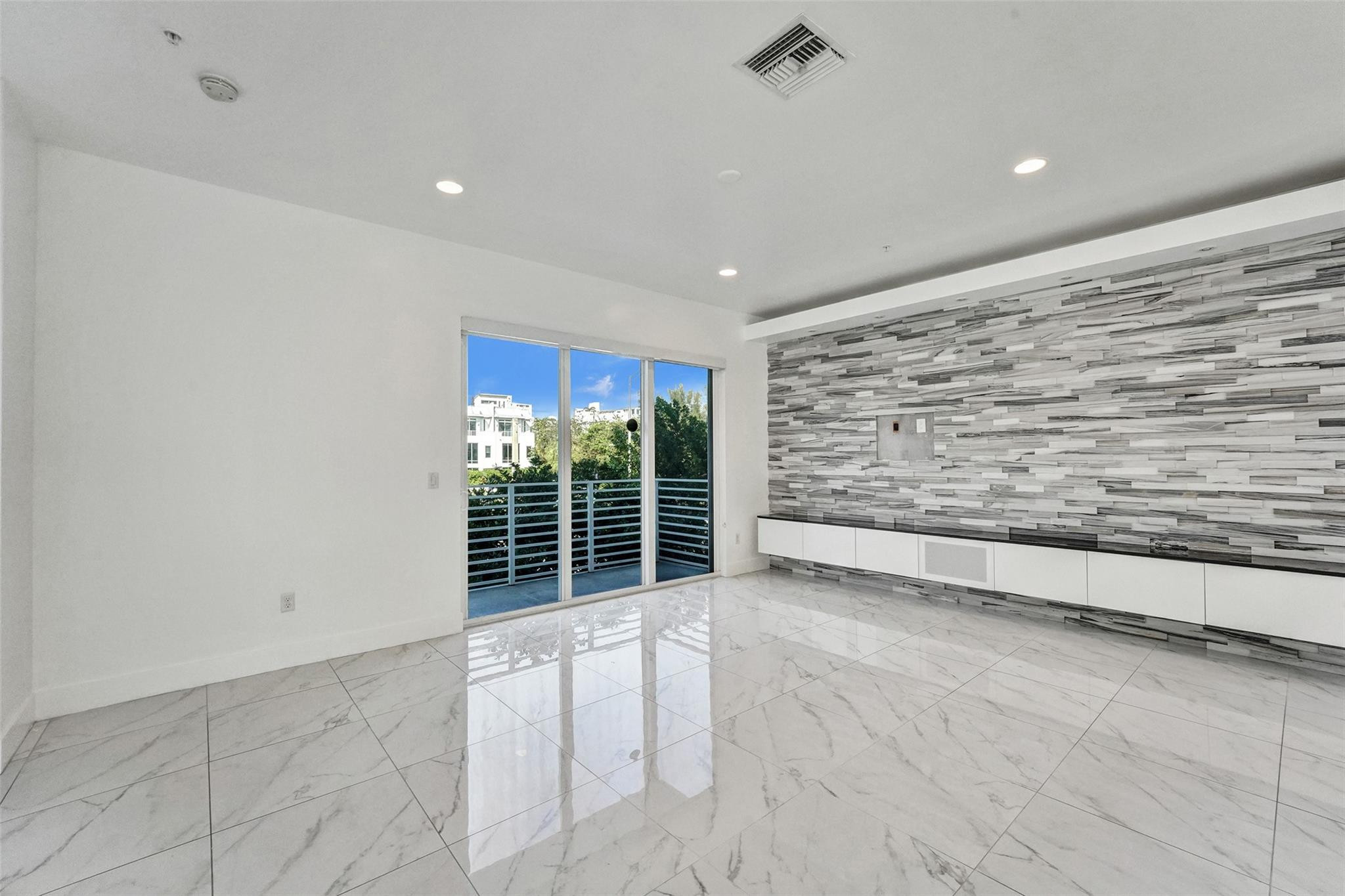 1359 N Ocean Boulevard