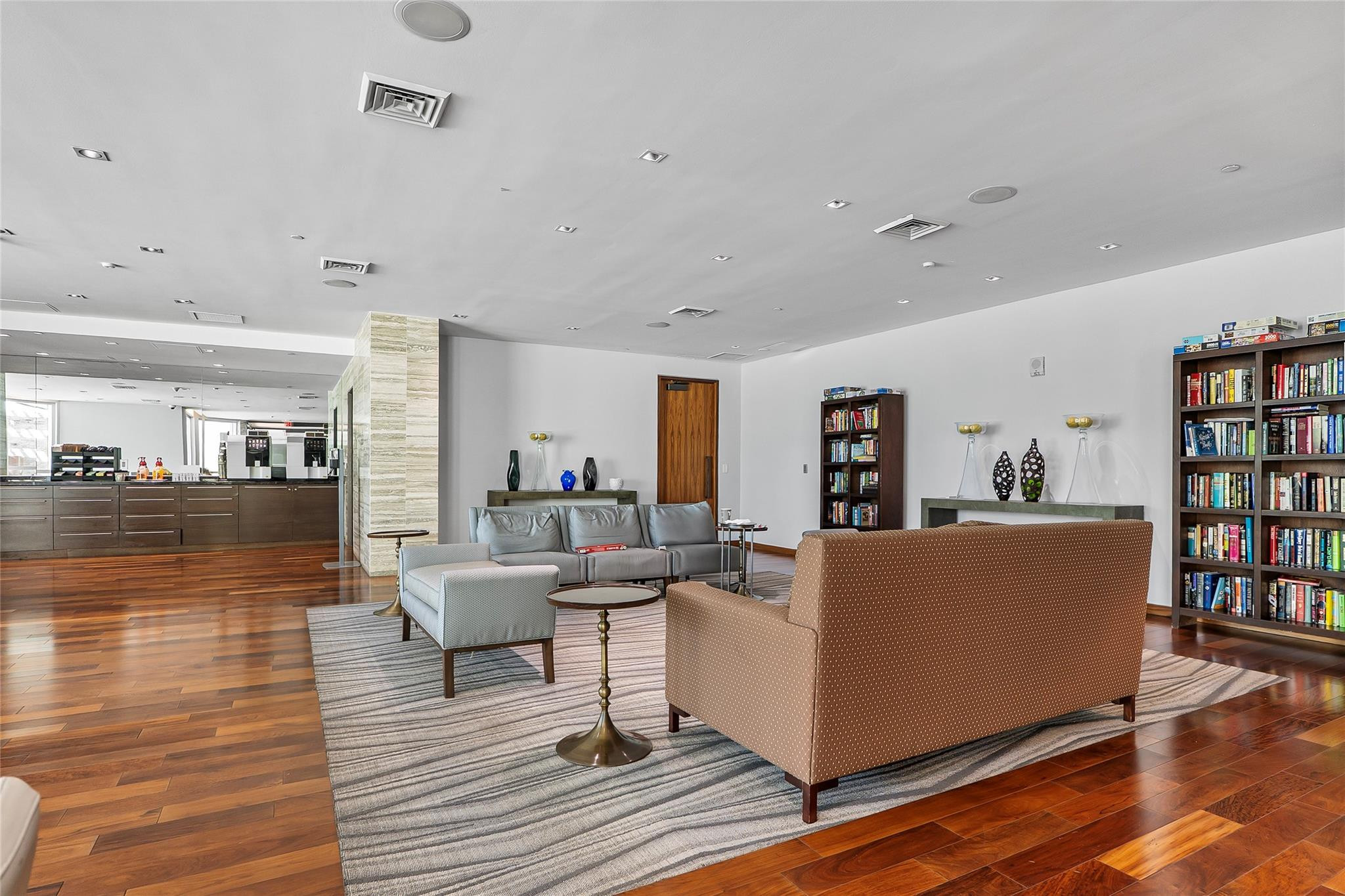 101 S Fort Lauderdale Beach Boulevard Unit: 907