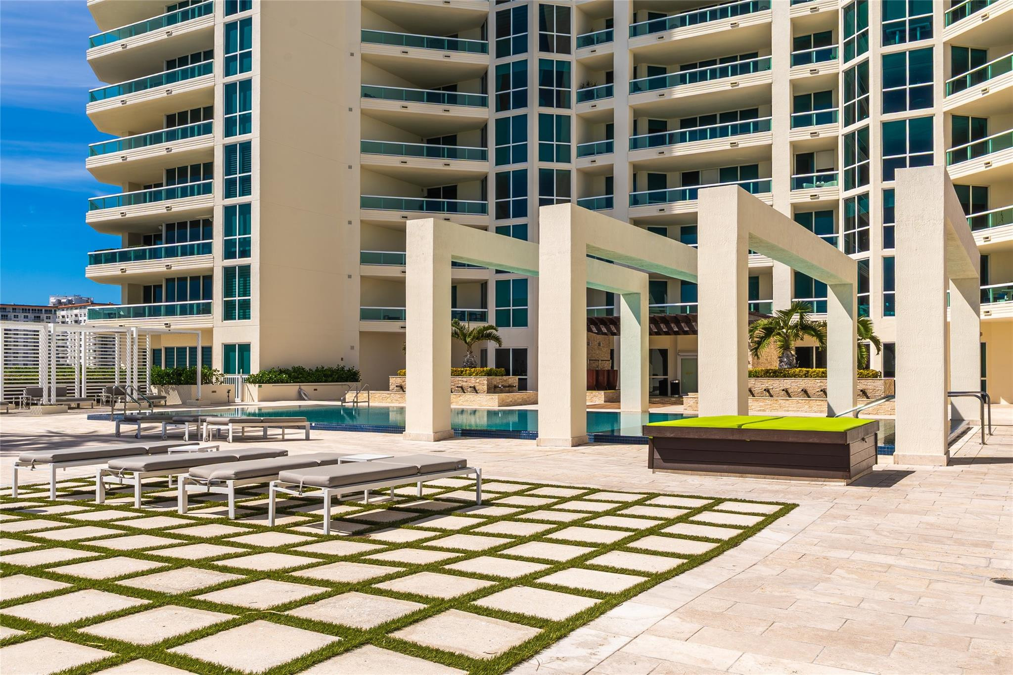 101 S Fort Lauderdale Beach Boulevard Unit: 907