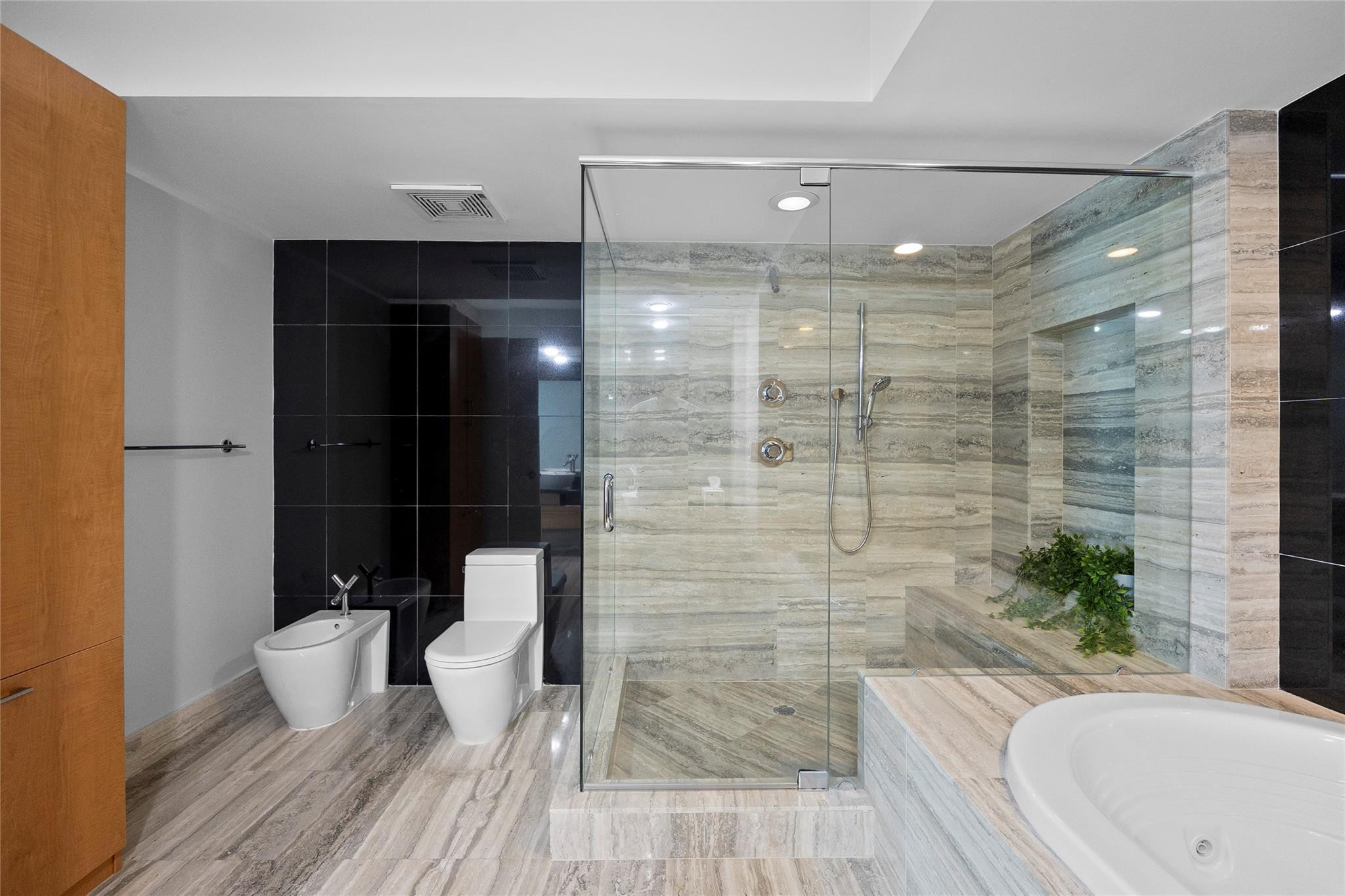 101 S Fort Lauderdale Beach Boulevard Unit: 907