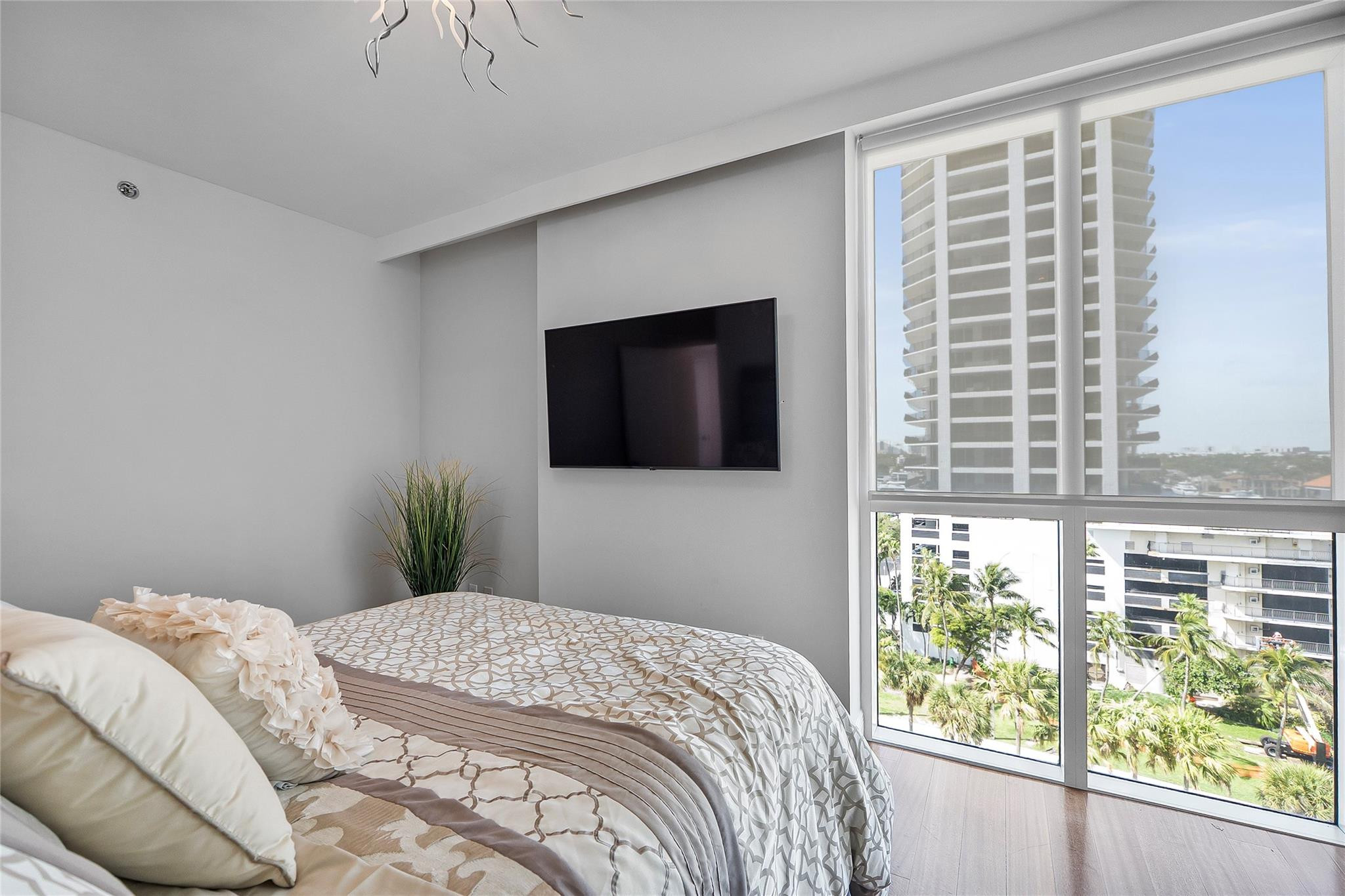 101 S Fort Lauderdale Beach Boulevard Unit: 907