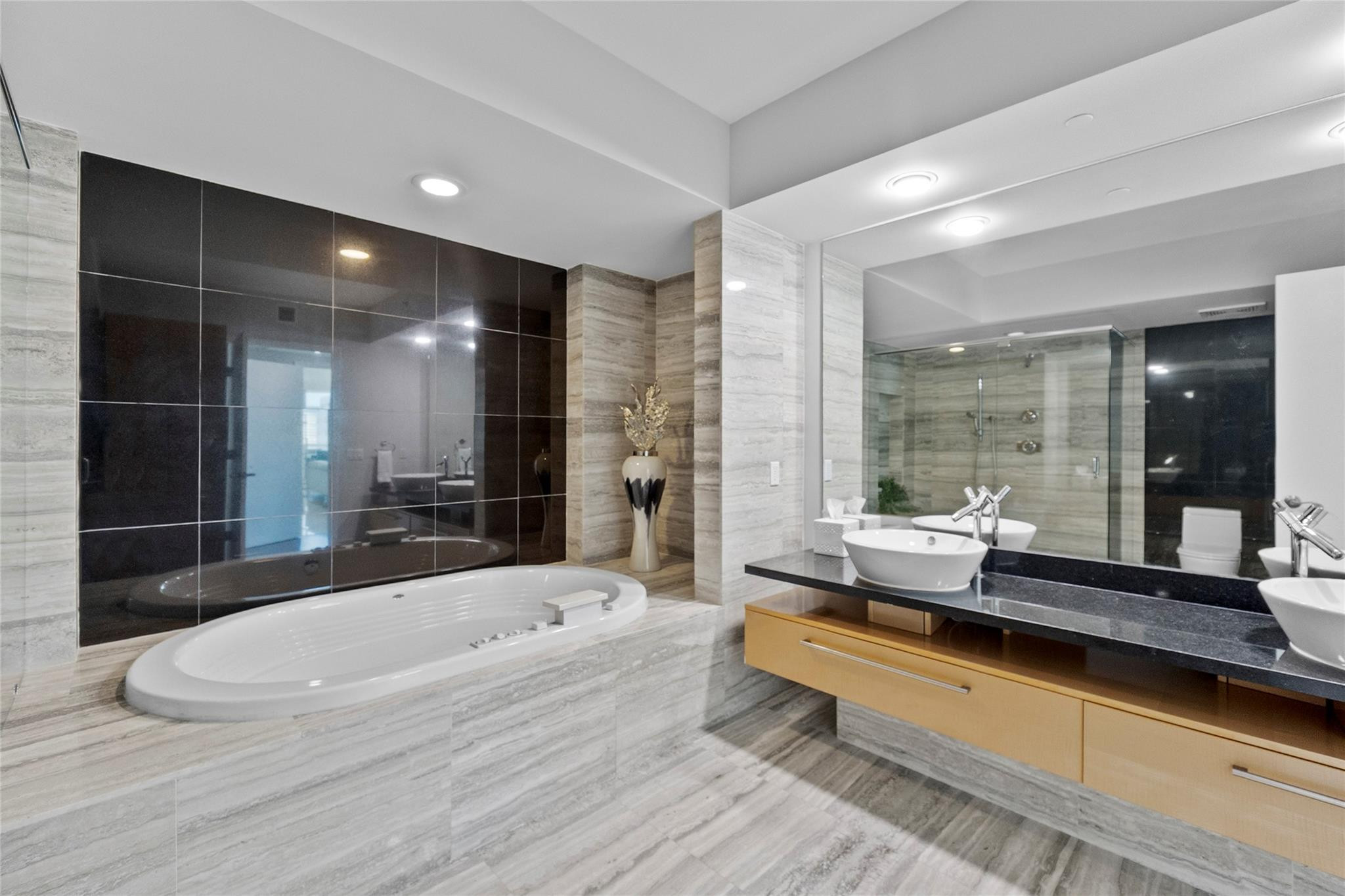 101 S Fort Lauderdale Beach Boulevard Unit: 907