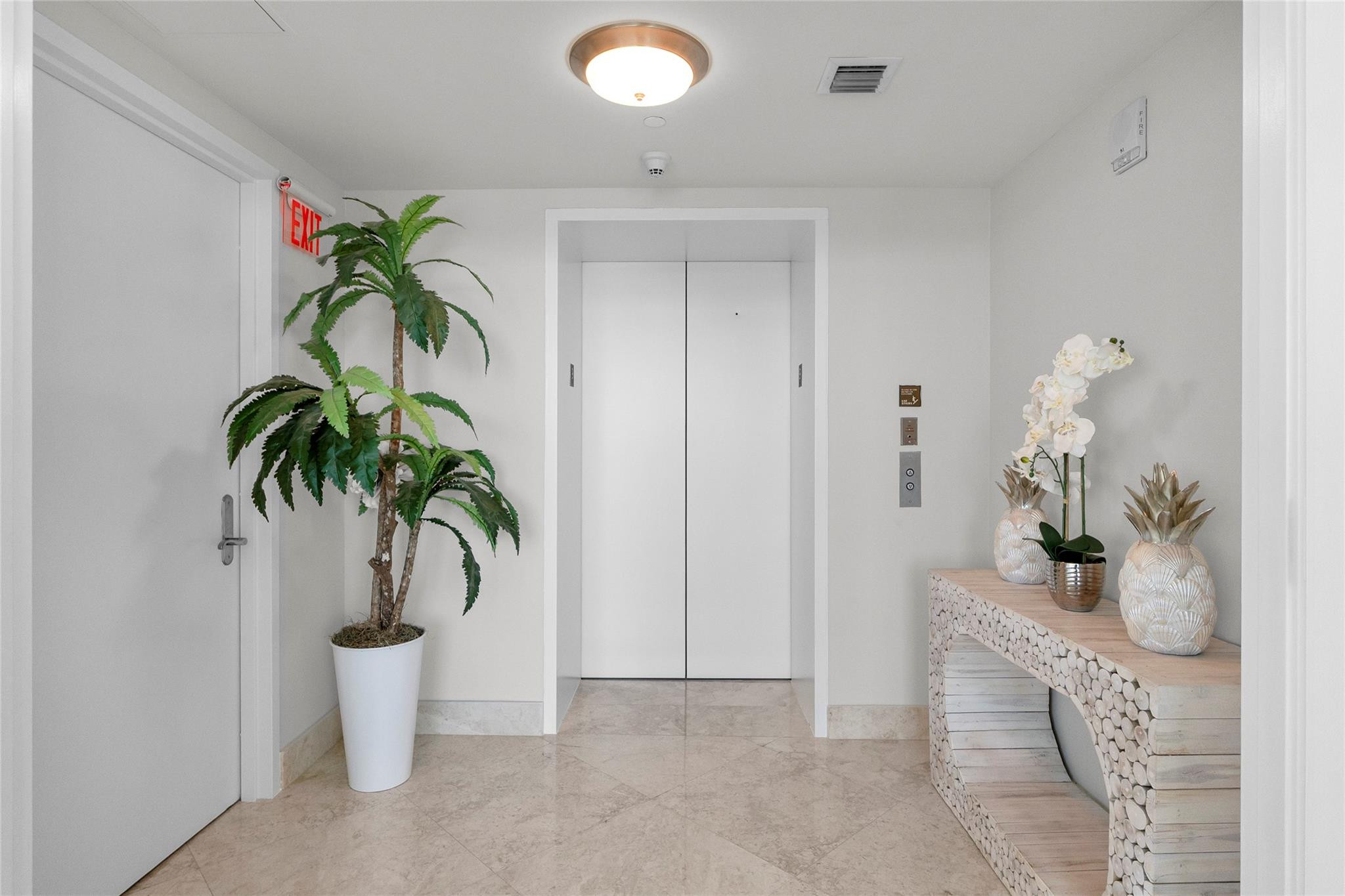 101 S Fort Lauderdale Beach Boulevard Unit: 907