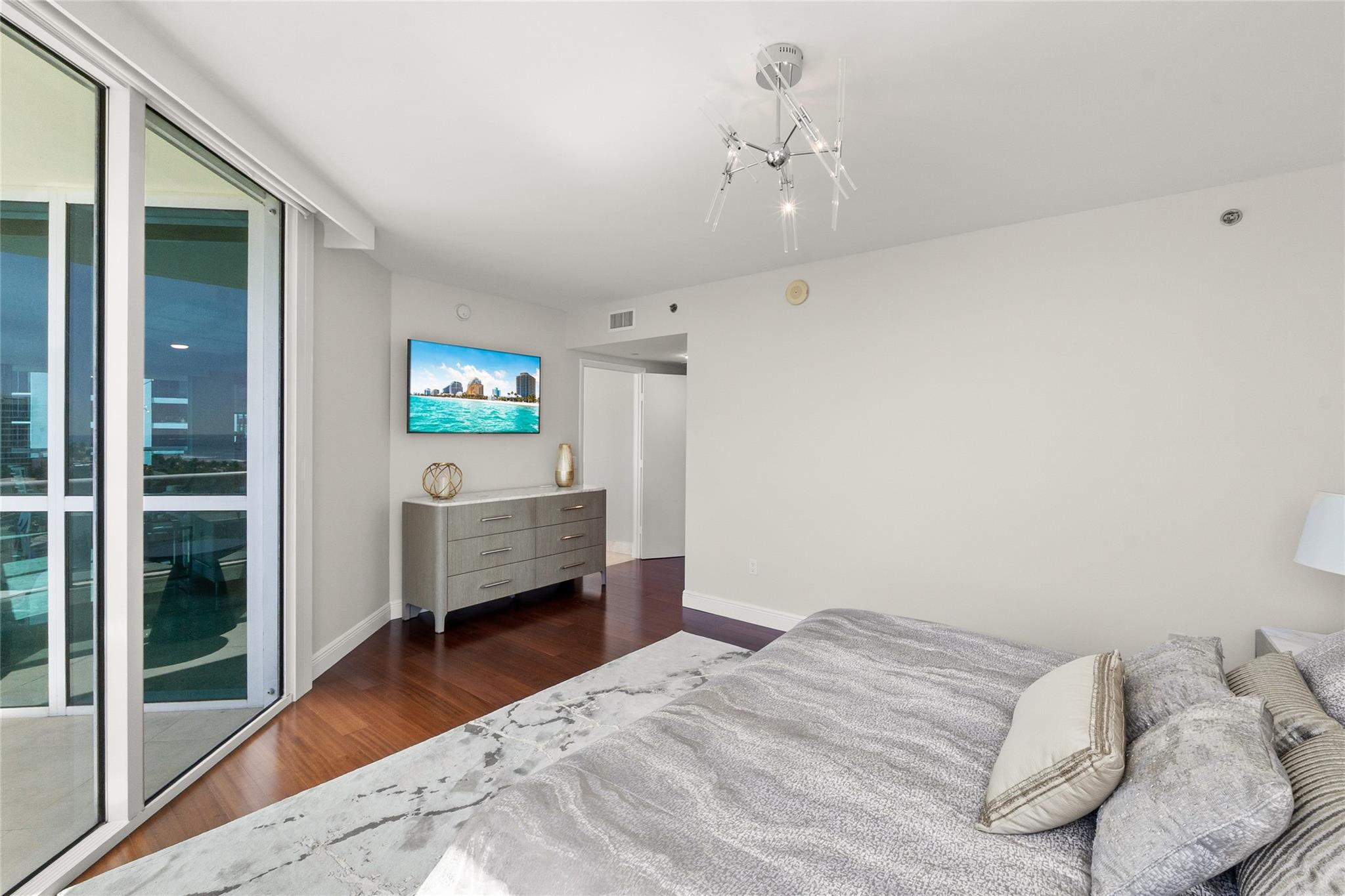 101 S Fort Lauderdale Beach Boulevard Unit: 907