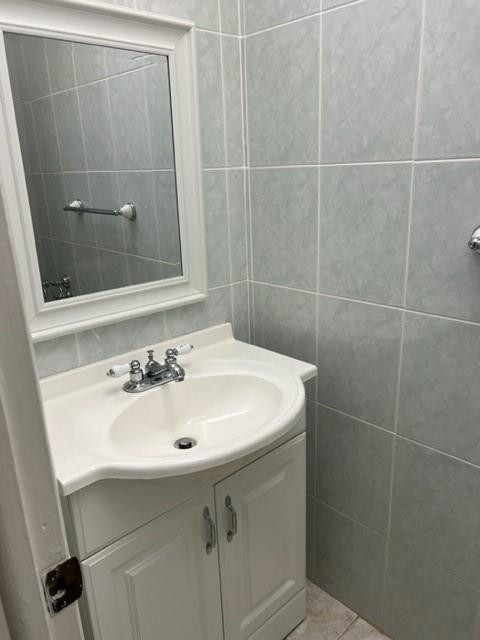 3690 Inverrary Drive 1U