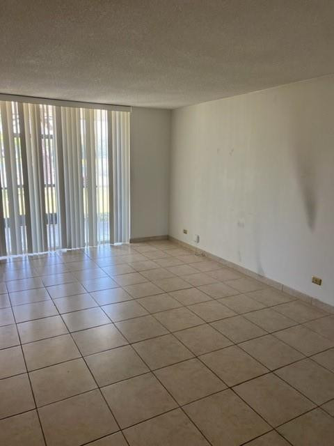 3690 Inverrary Drive 1U