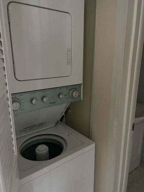 3690 Inverrary Drive 1U