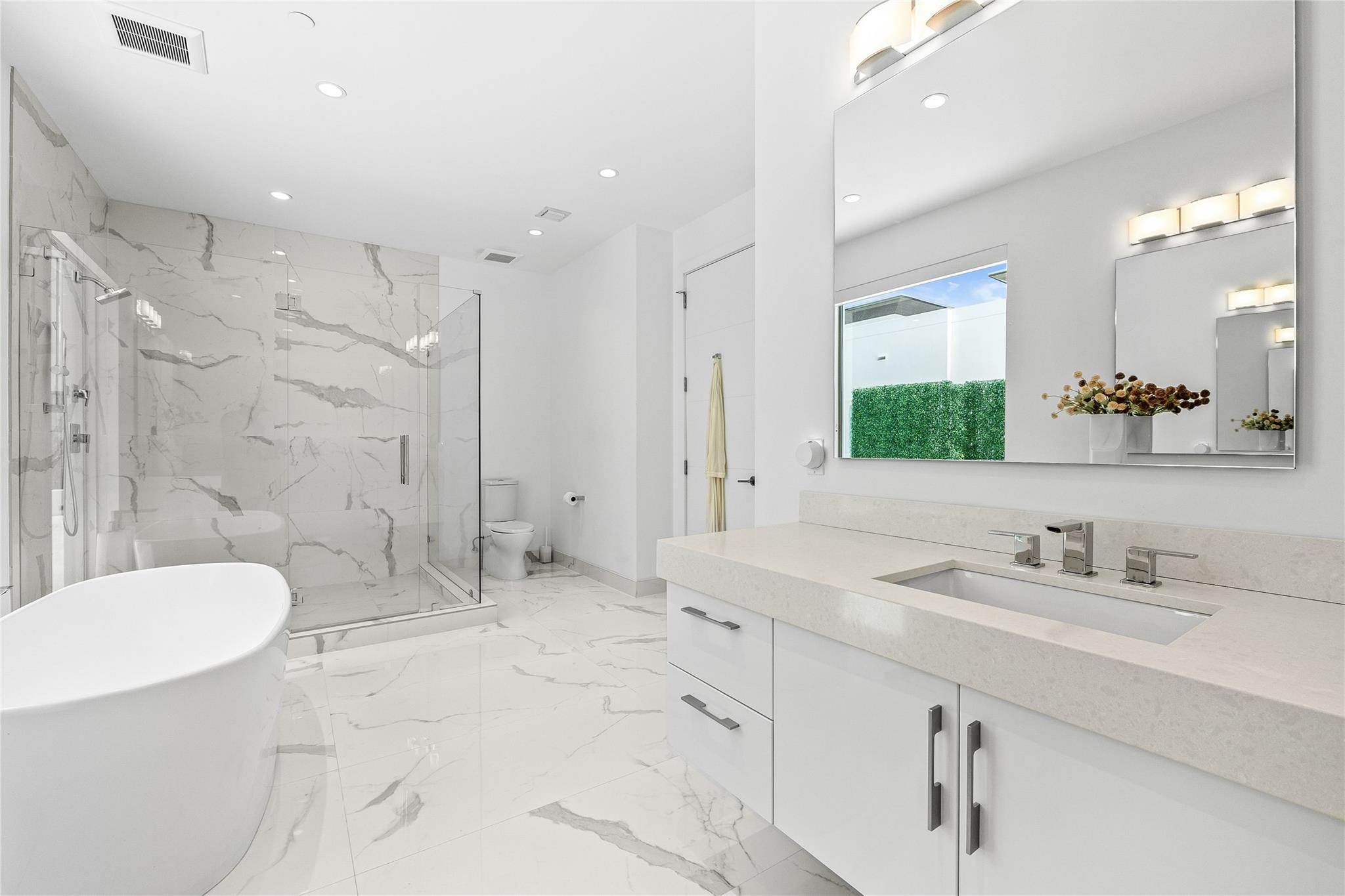 244 Shore Court, Lauderdale-By-The-Sea