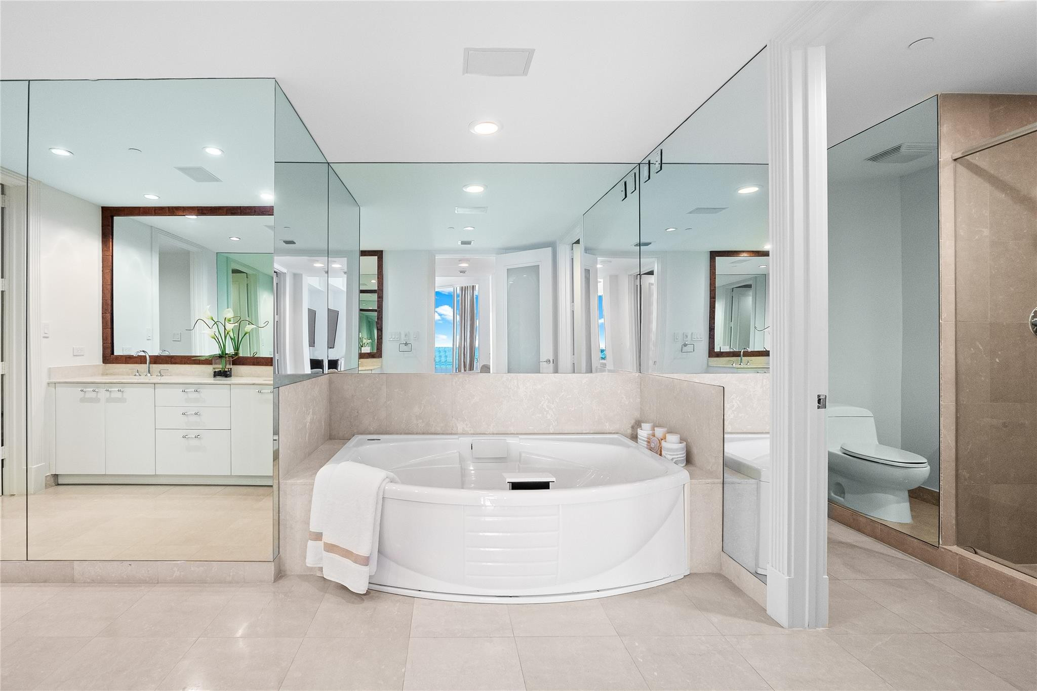1600 S Ocean Boulevard 301, Lauderdale-By-The-Sea Unit: 301