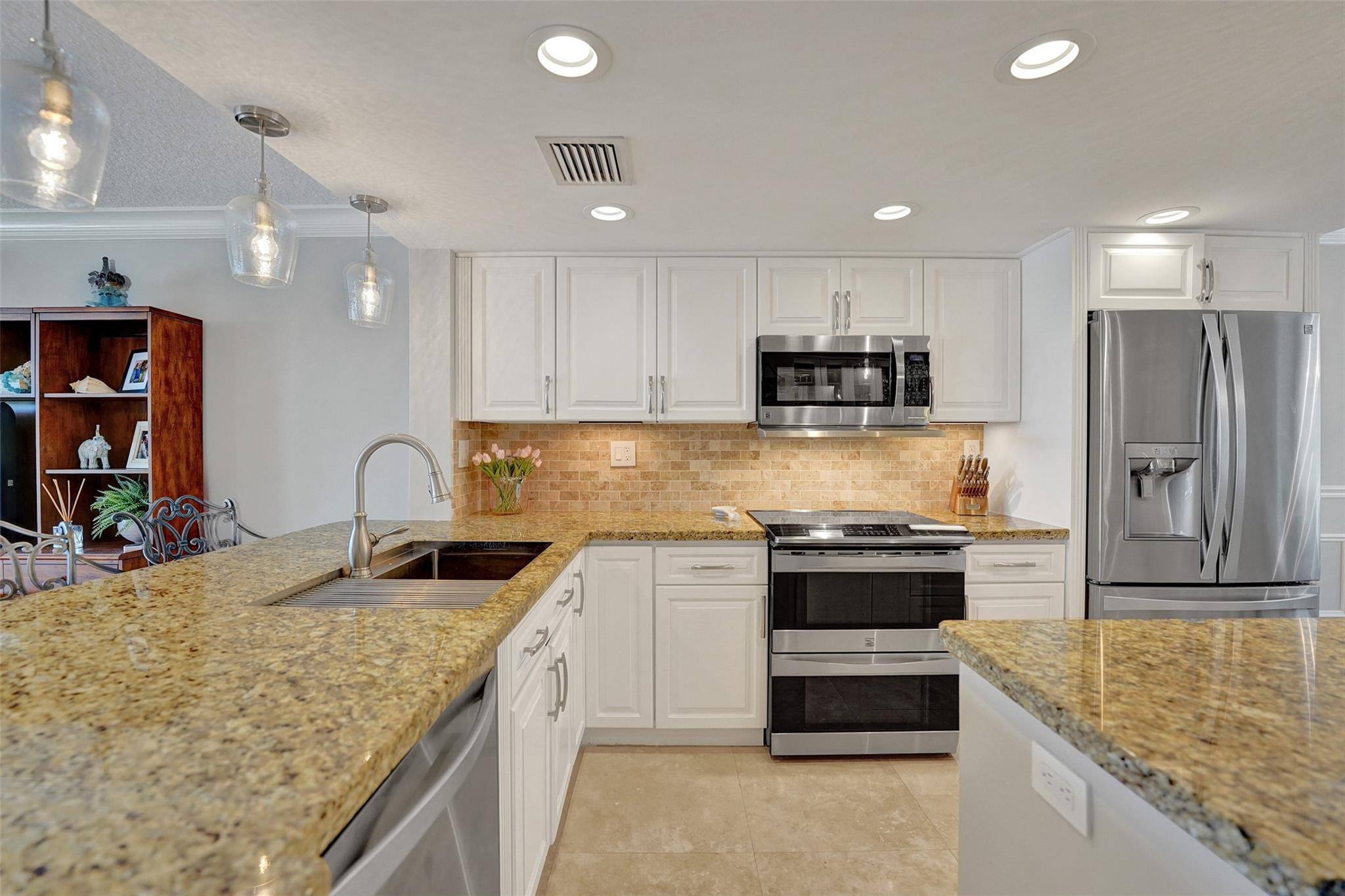 1100 SE 5th Court 77