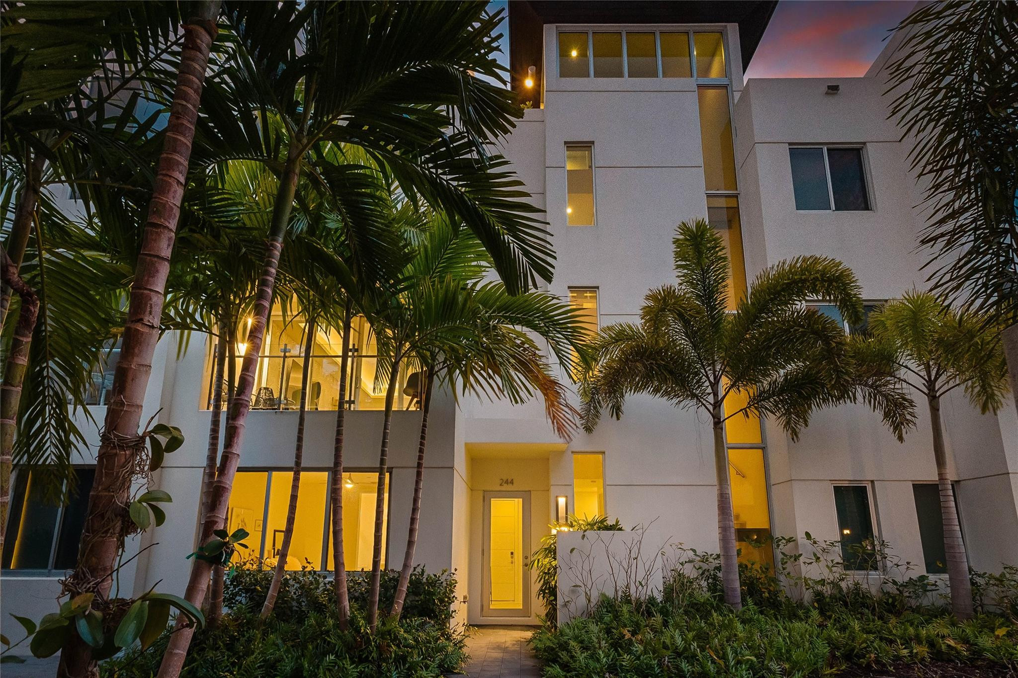 244 Garden Court 244, Lauderdale-By-The-Sea Unit: 244
