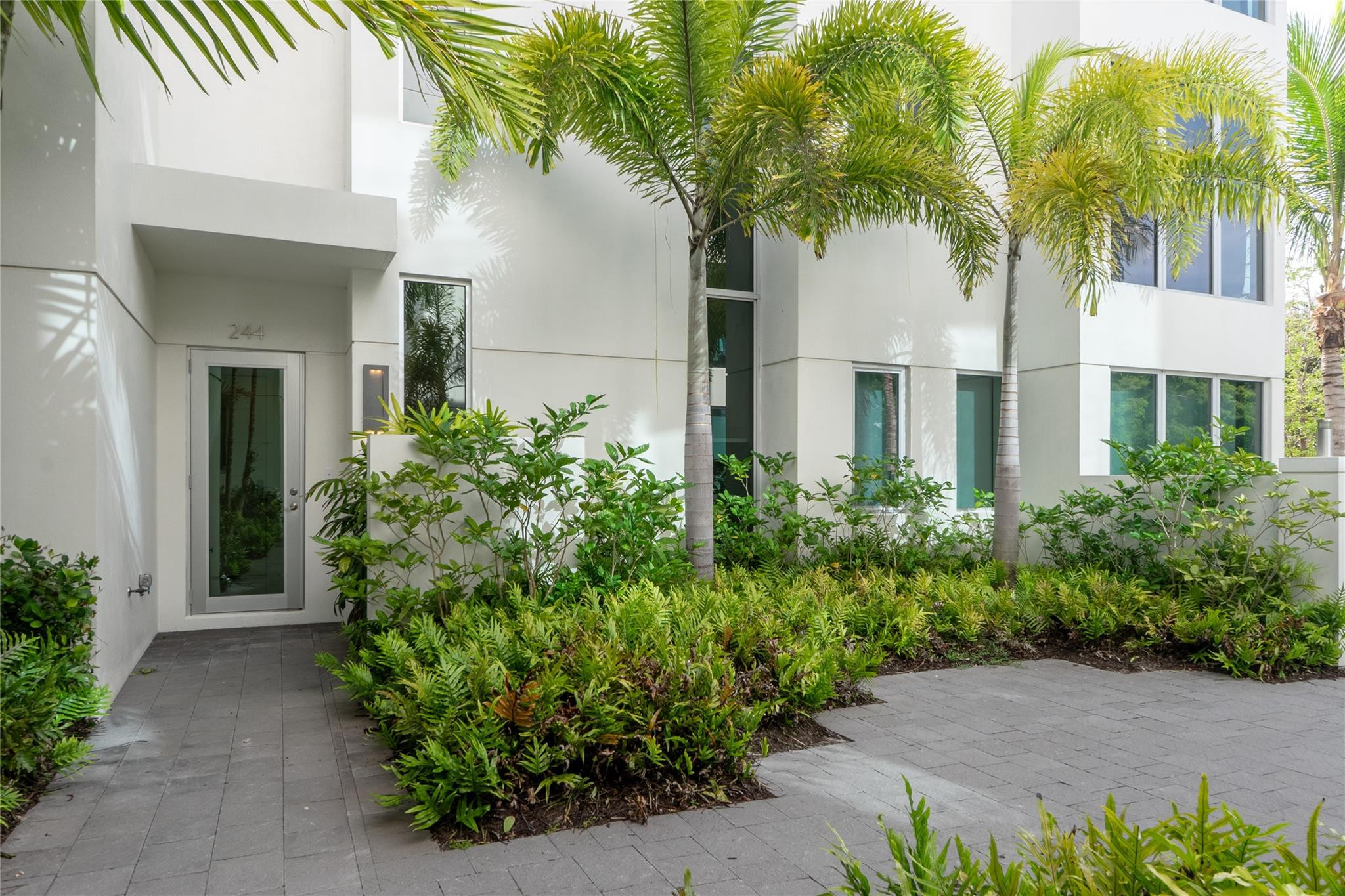 244 Garden Court 244, Lauderdale-By-The-Sea Unit: 244