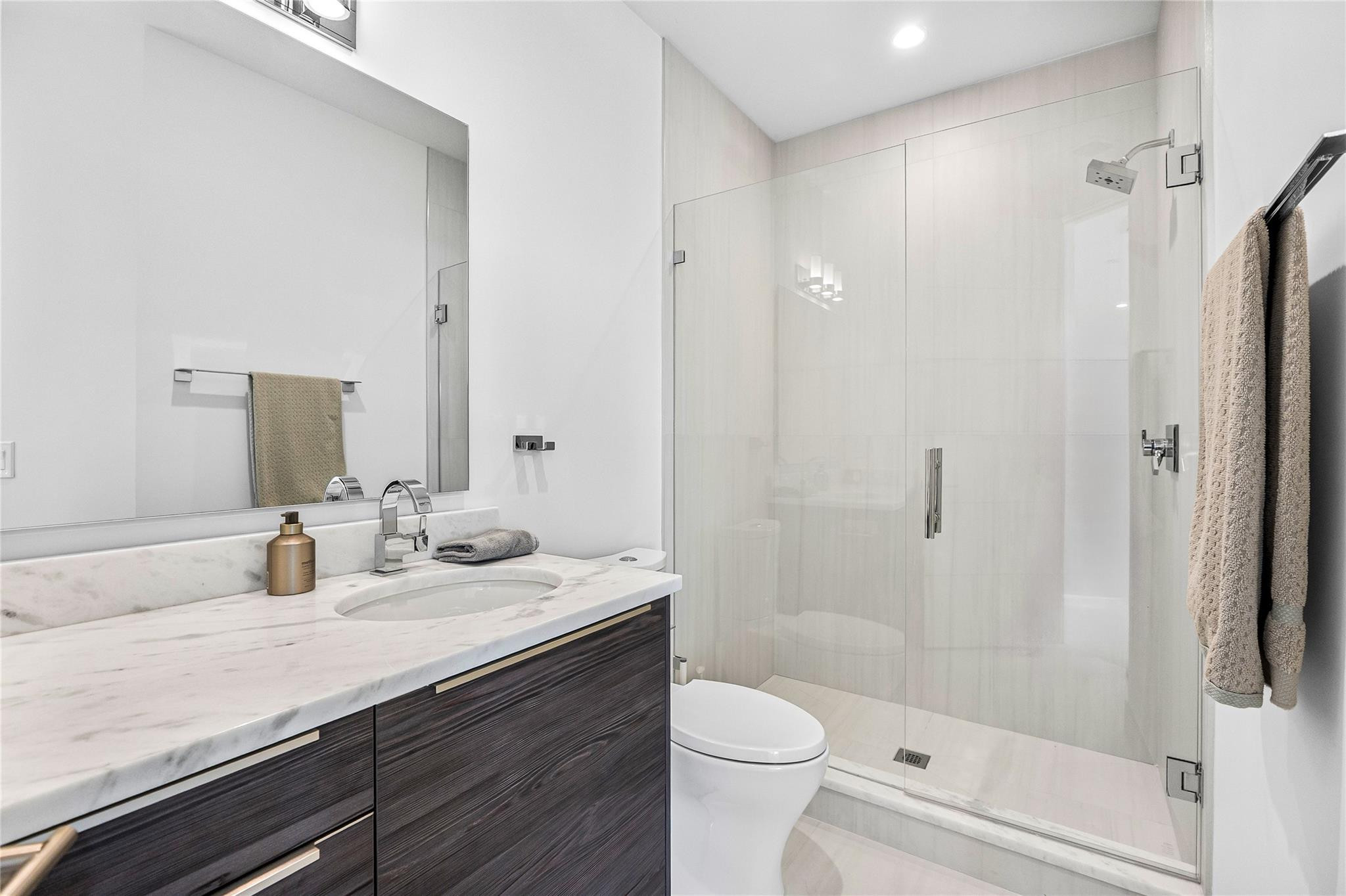 244 Garden Court 244, Lauderdale-By-The-Sea Unit: 244