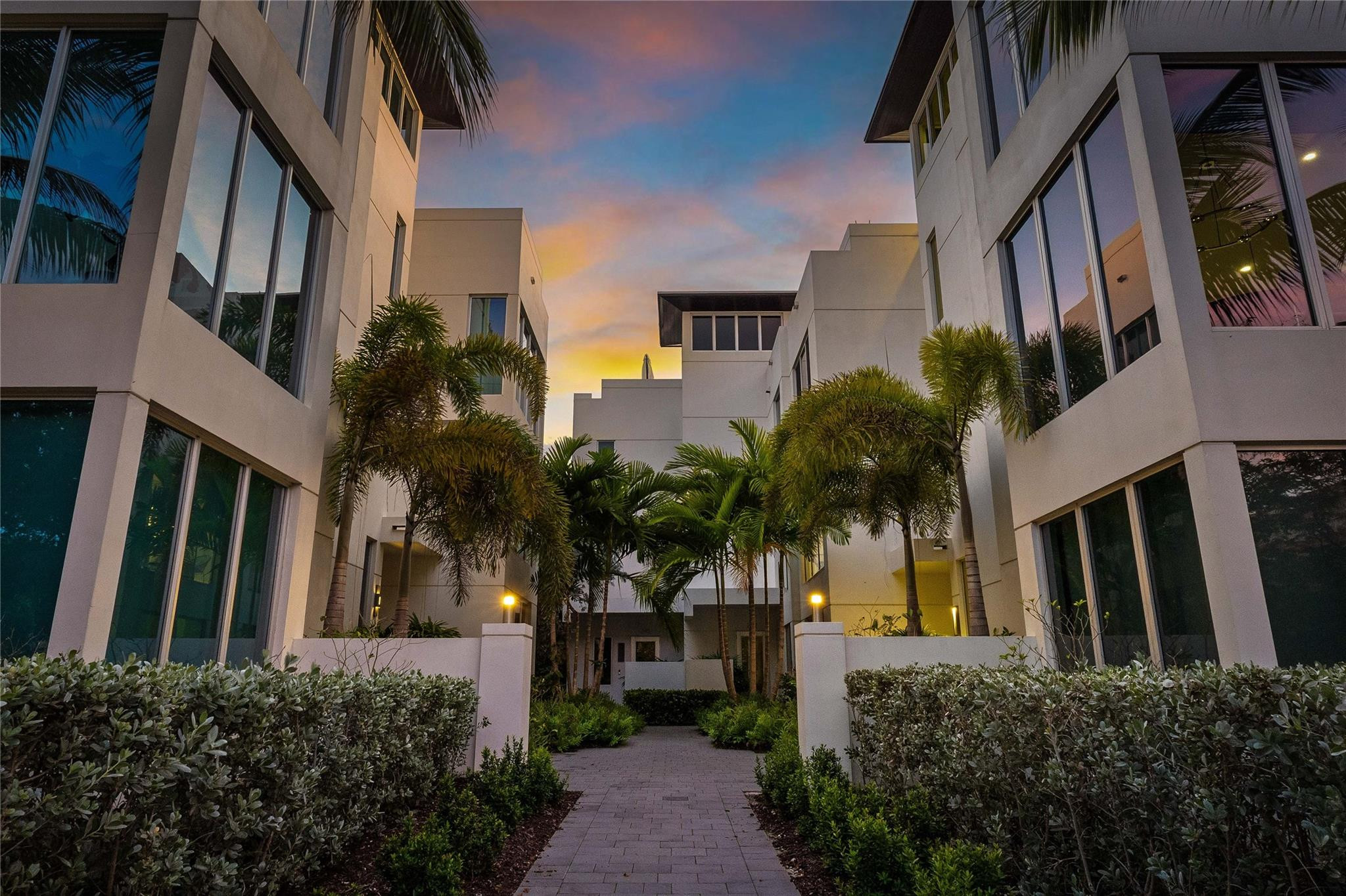 244 Garden Court 244, Lauderdale-By-The-Sea Unit: 244
