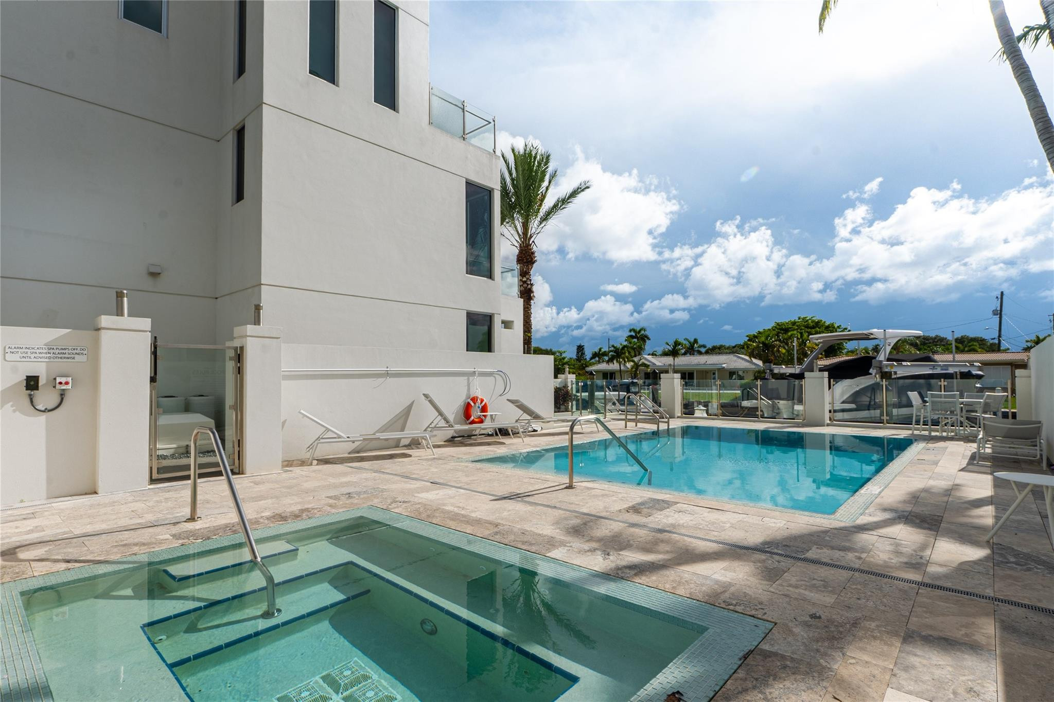 244 Garden Court 244, Lauderdale-By-The-Sea Unit: 244