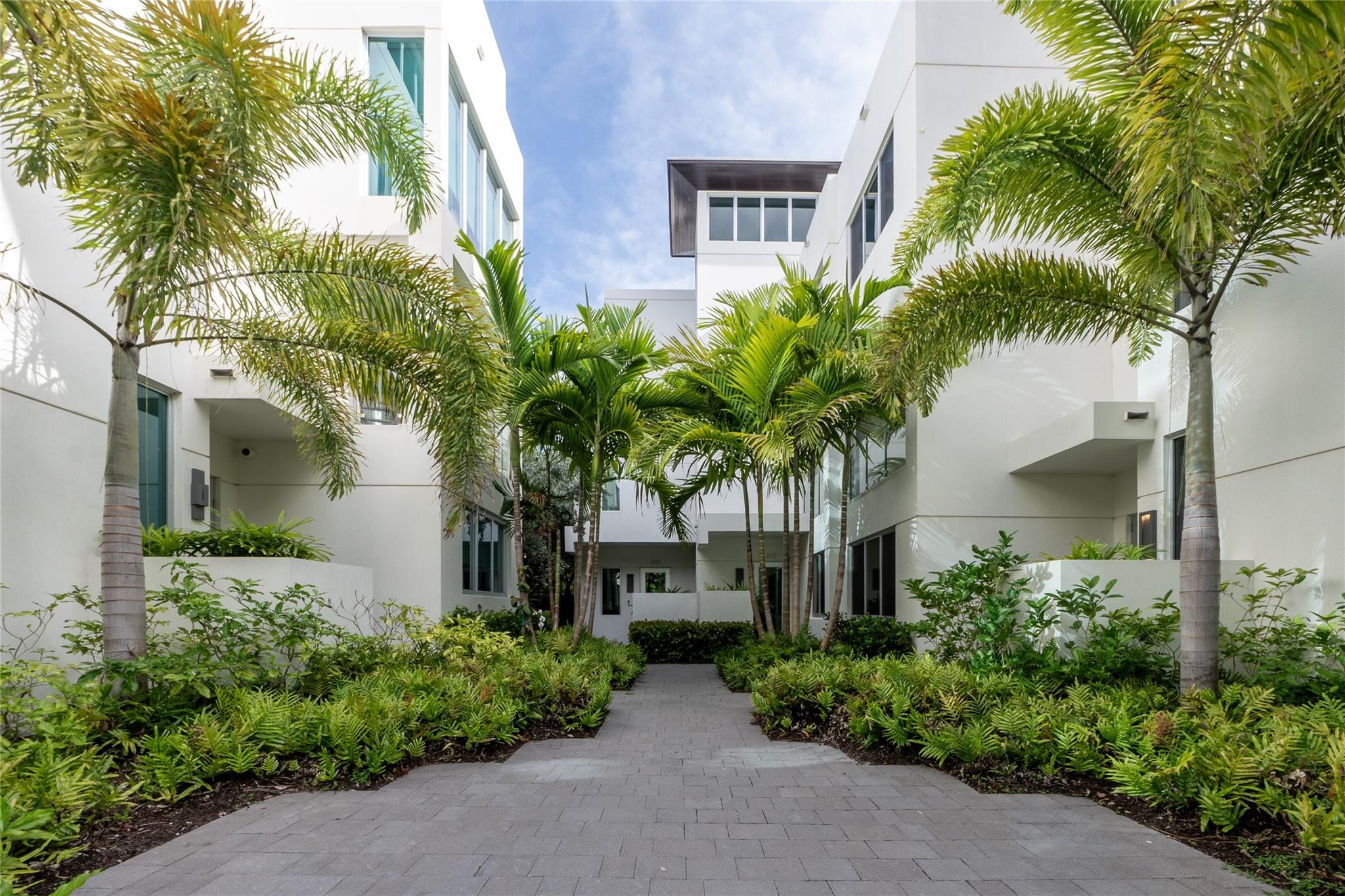244 Garden Court 244, Lauderdale-By-The-Sea Unit: 244