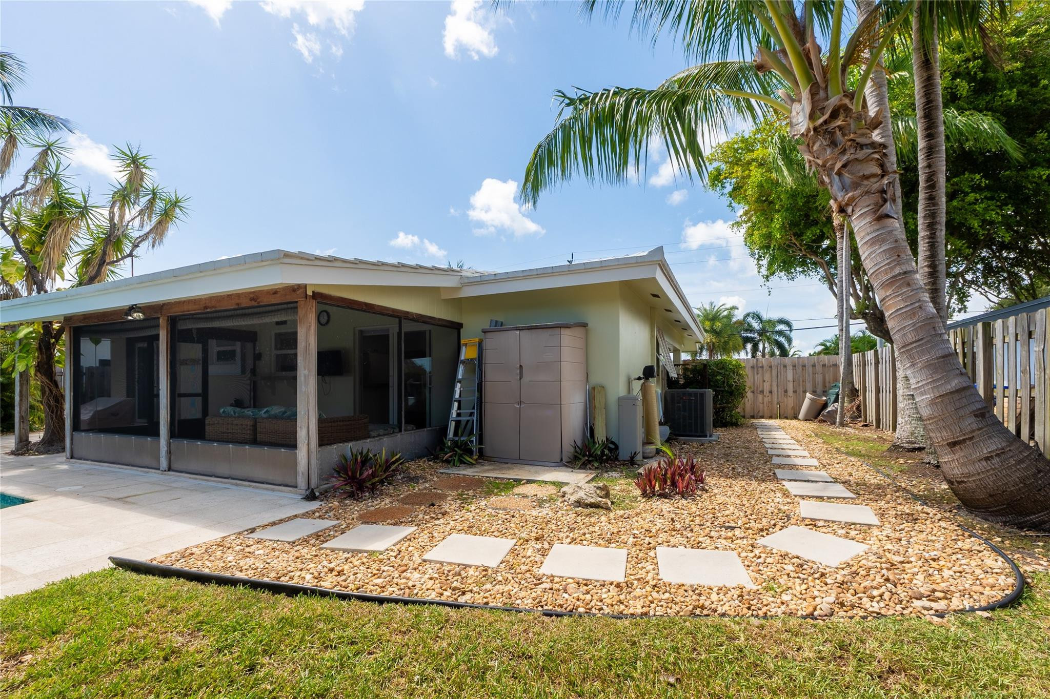 711 SE 5th Court