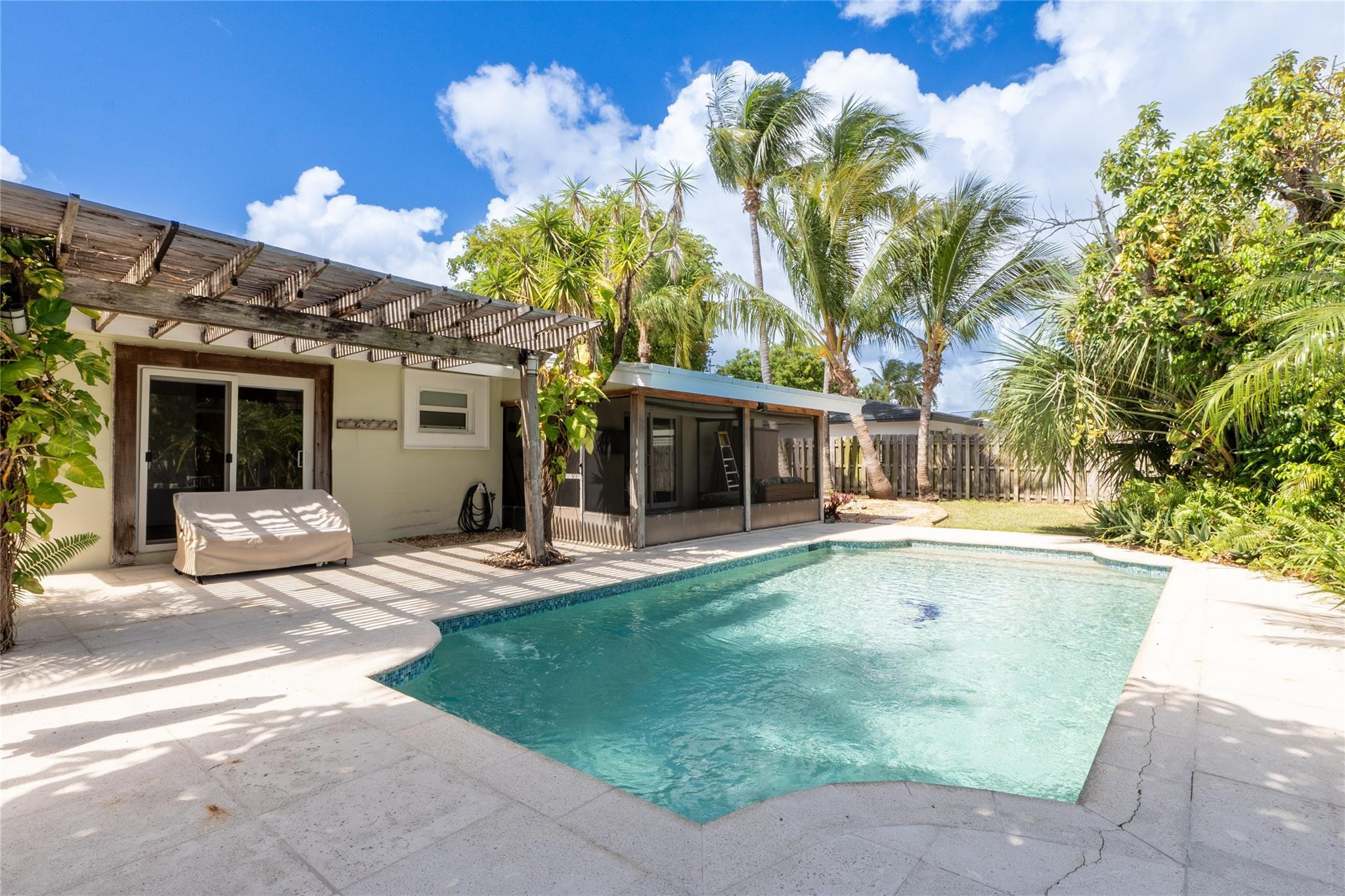 711 SE 5th Court