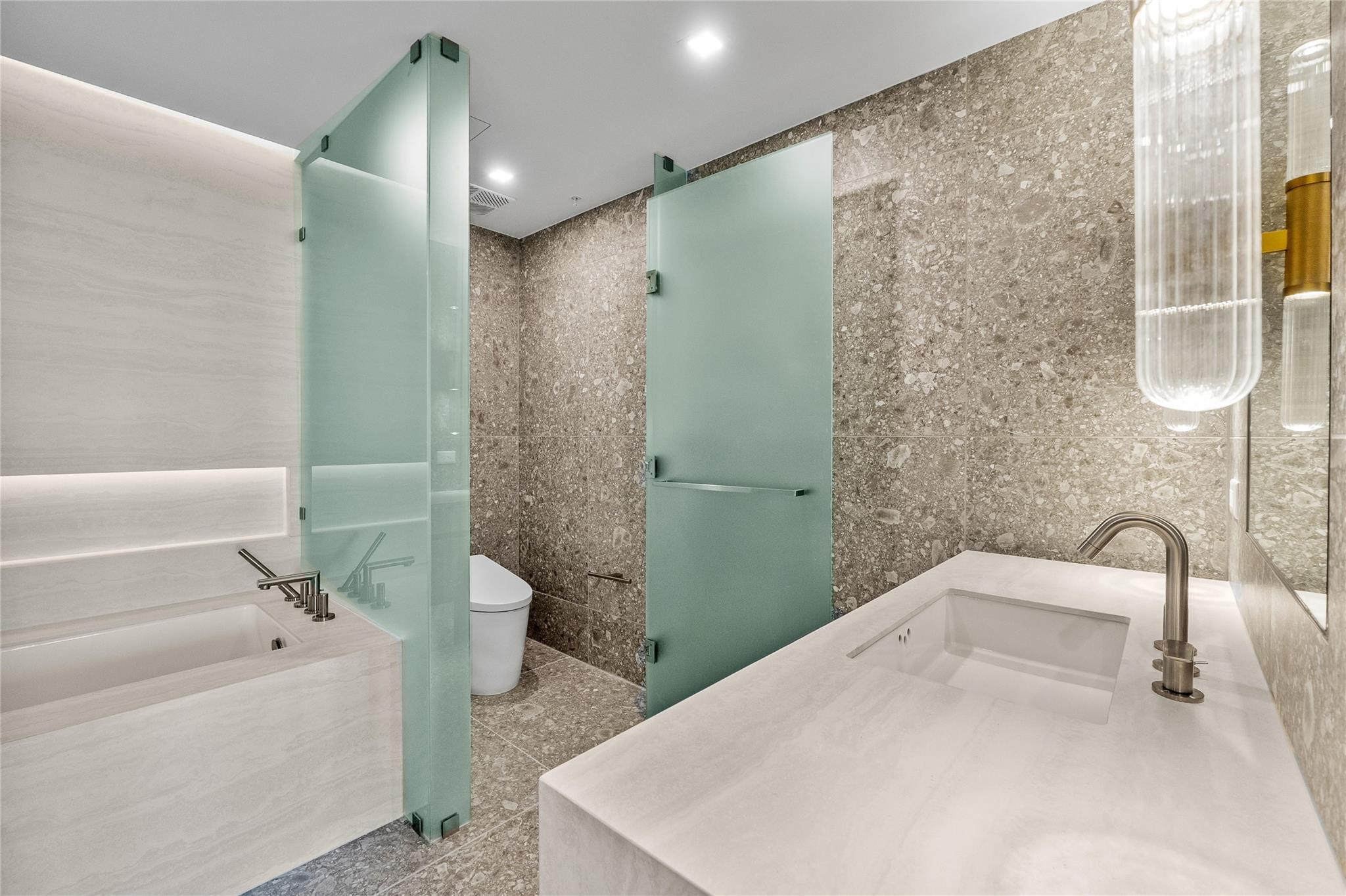 900 N Ocean Boulevard 805