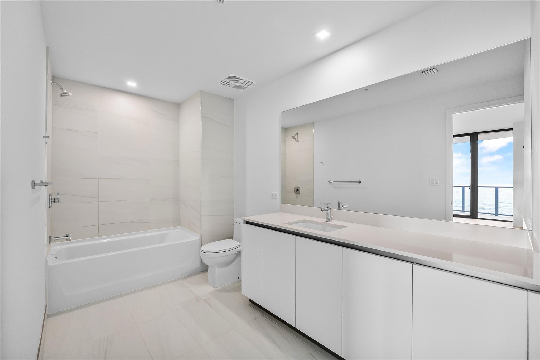 900 N Ocean Boulevard 702