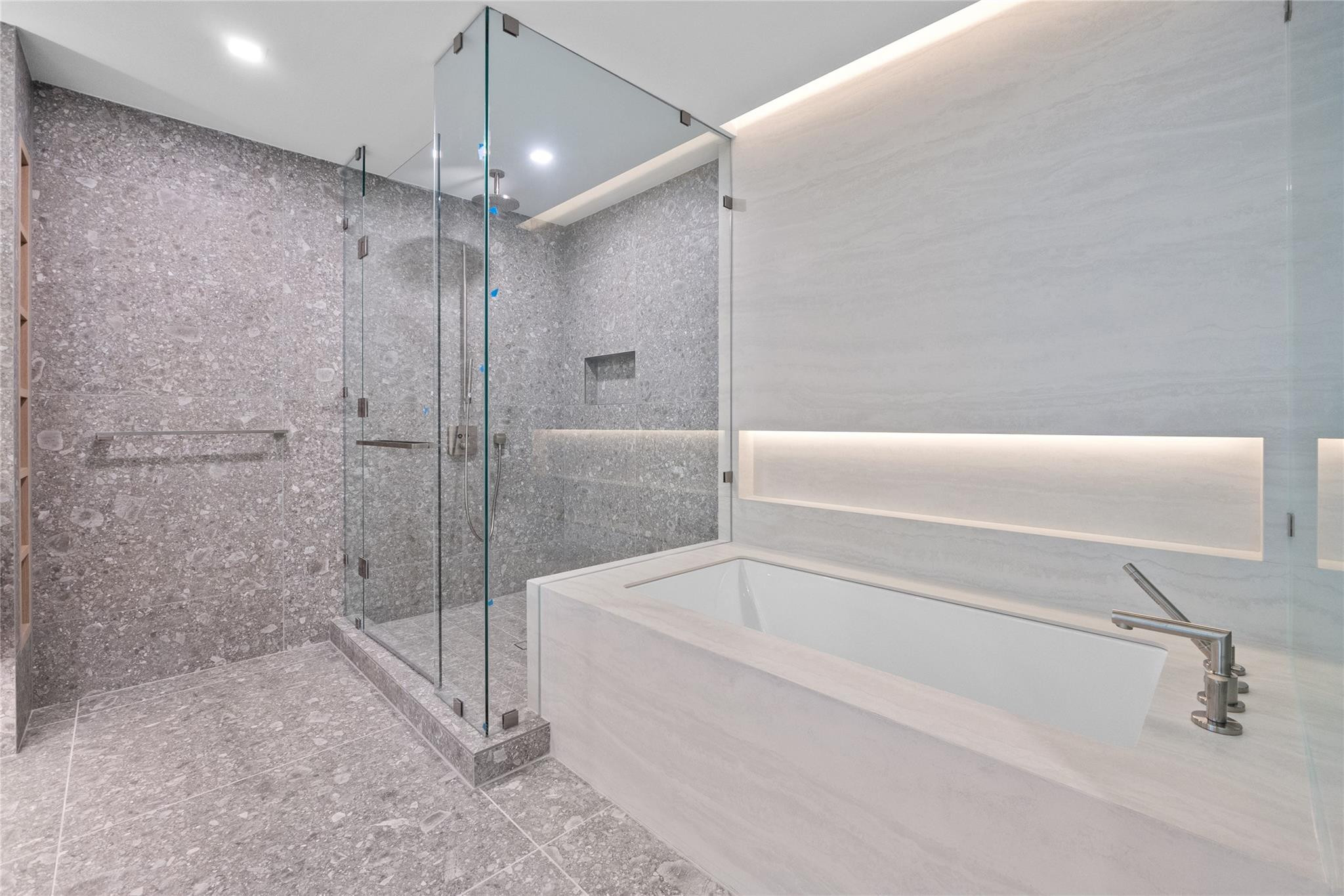 900 N Ocean Boulevard 702