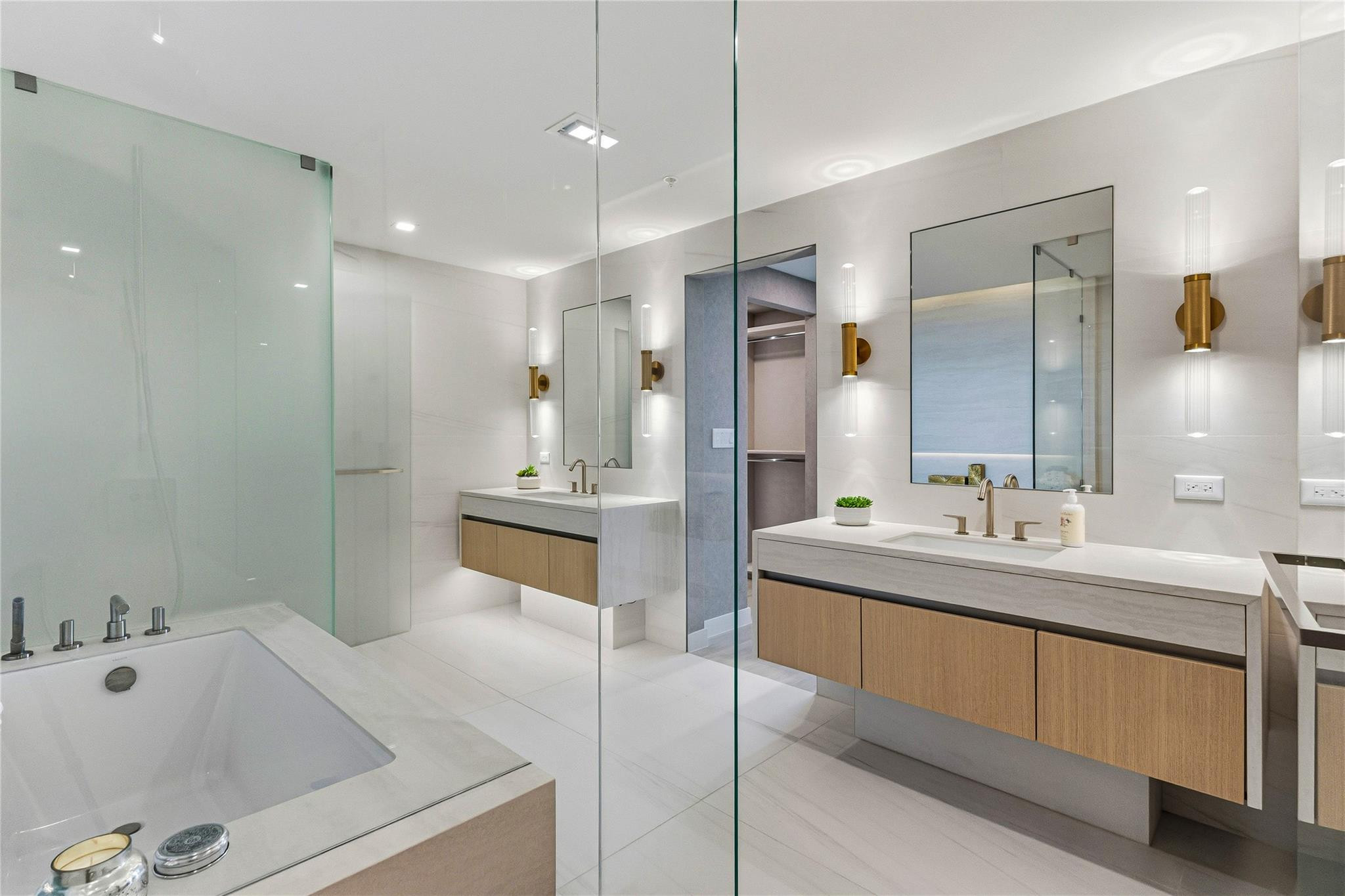 900 N Ocean Boulevard 905