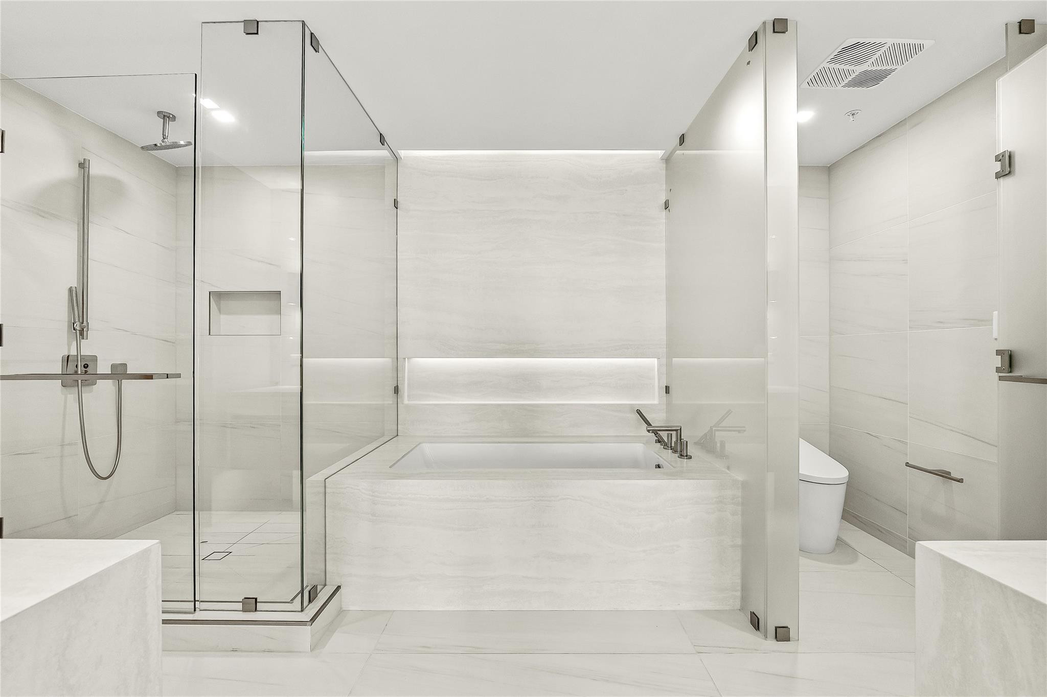 900 N Ocean Boulevard 905