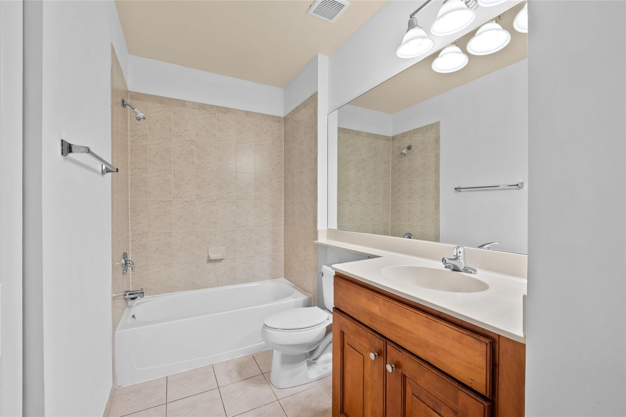 3500 Oaks Clubhouse Drive 109